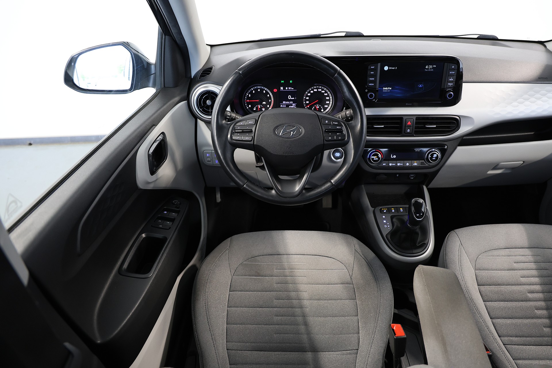 HYUNDAI i10 1.2 Amplia Automat-image-9