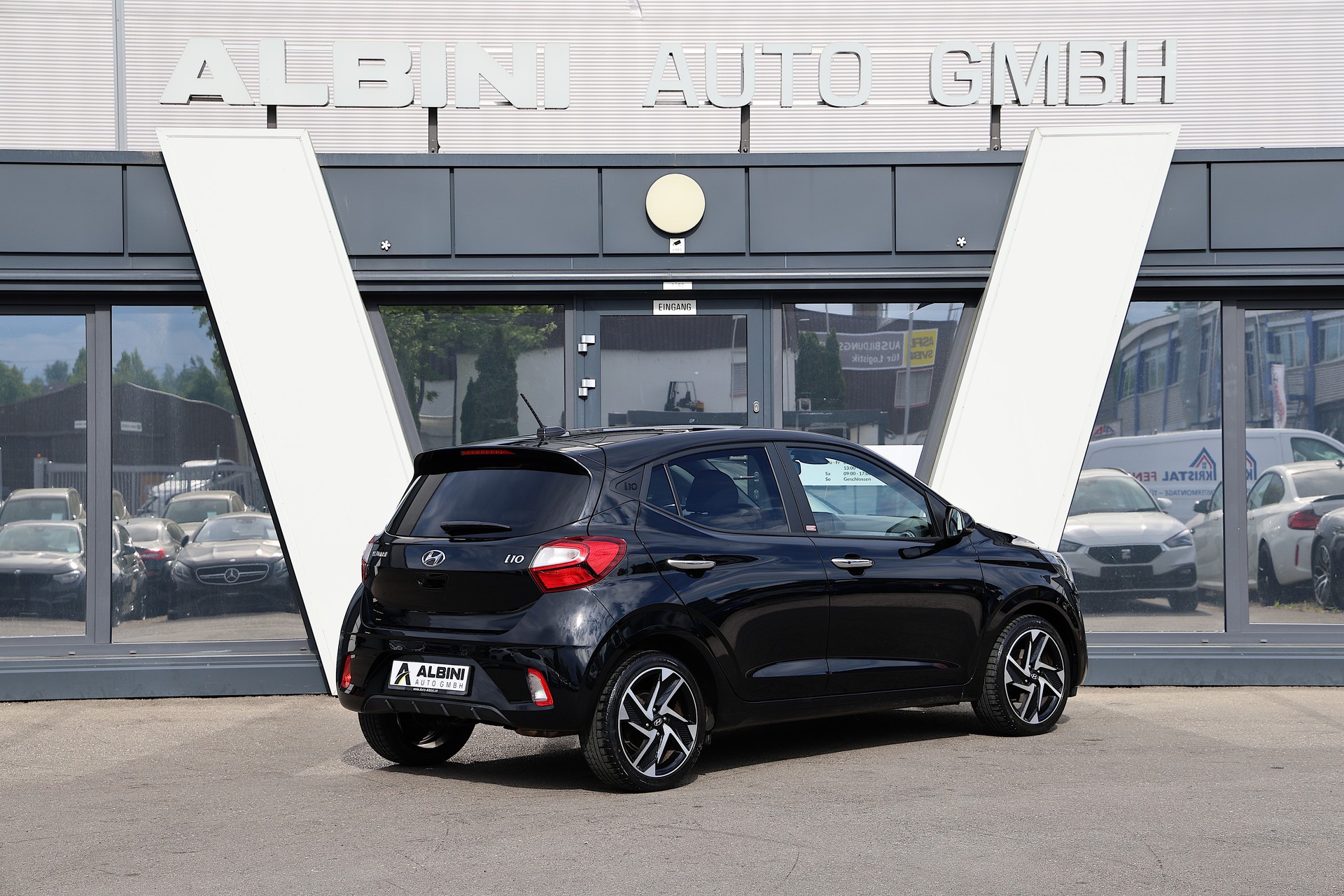 HYUNDAI i10 1.2 Amplia Automat-image-3