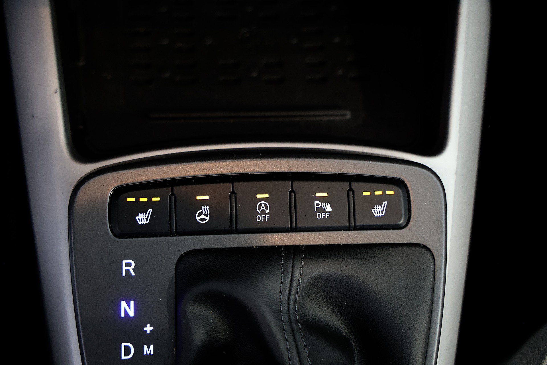 HYUNDAI i10 1.2 Amplia Automat-image-15