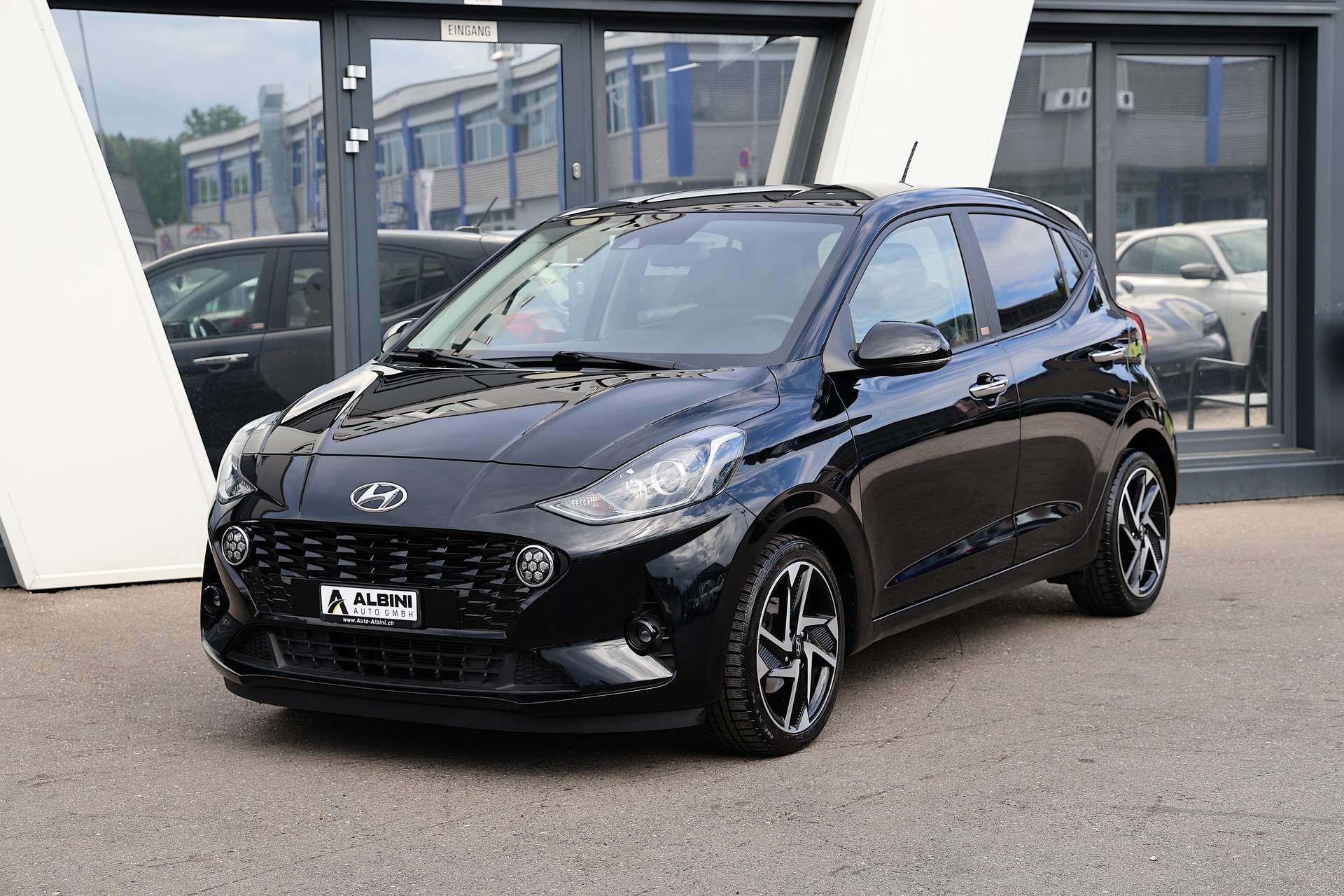 HYUNDAI i10 1.2 Amplia Automat-image-1