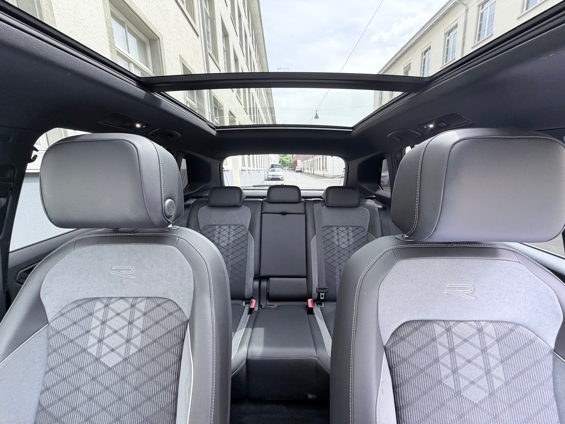 VW Tiguan 2.0TSI R-Line 4Motion DSG-image-14