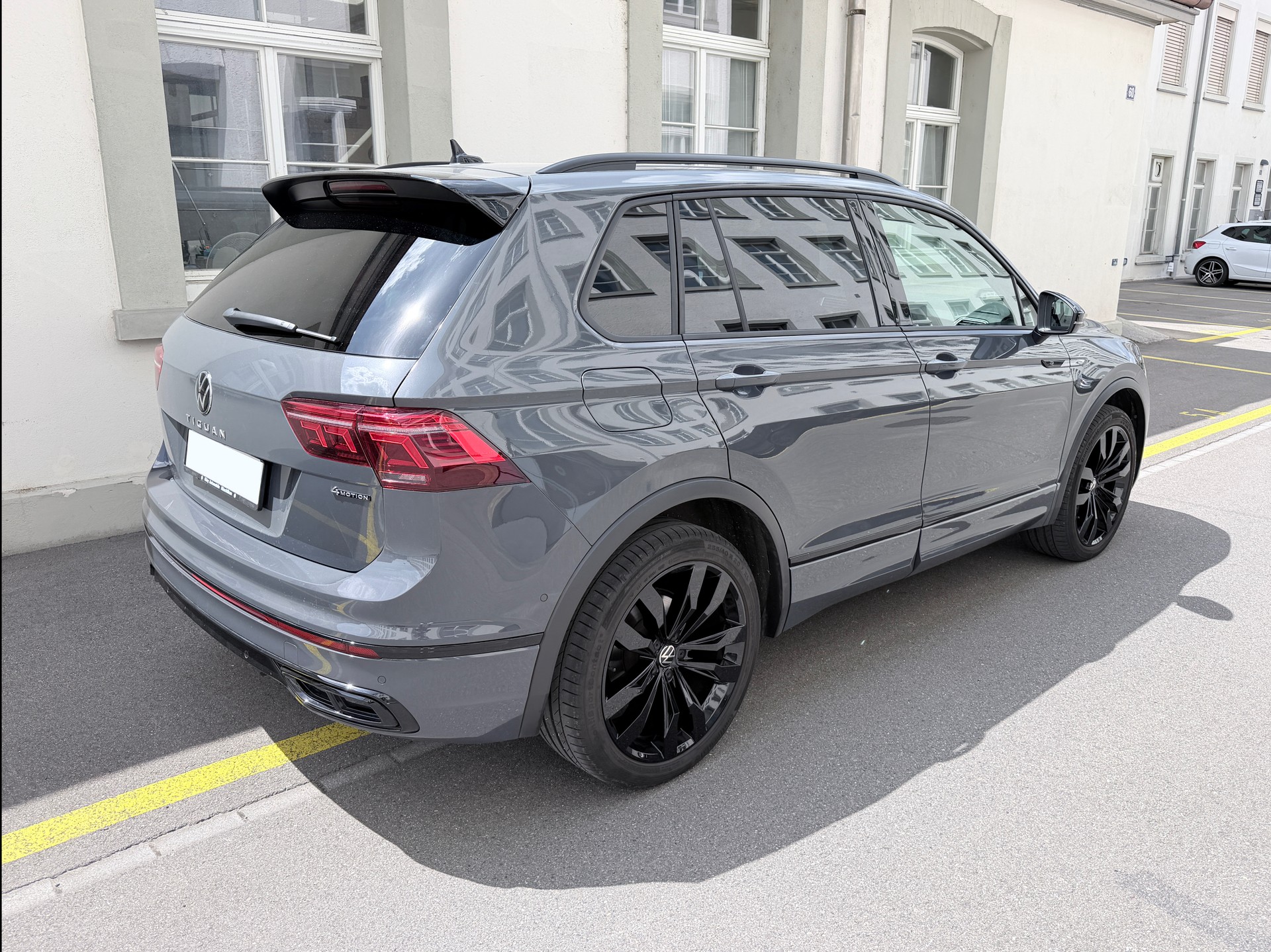 VW Tiguan 2.0TSI R-Line 4Motion DSG-image-10