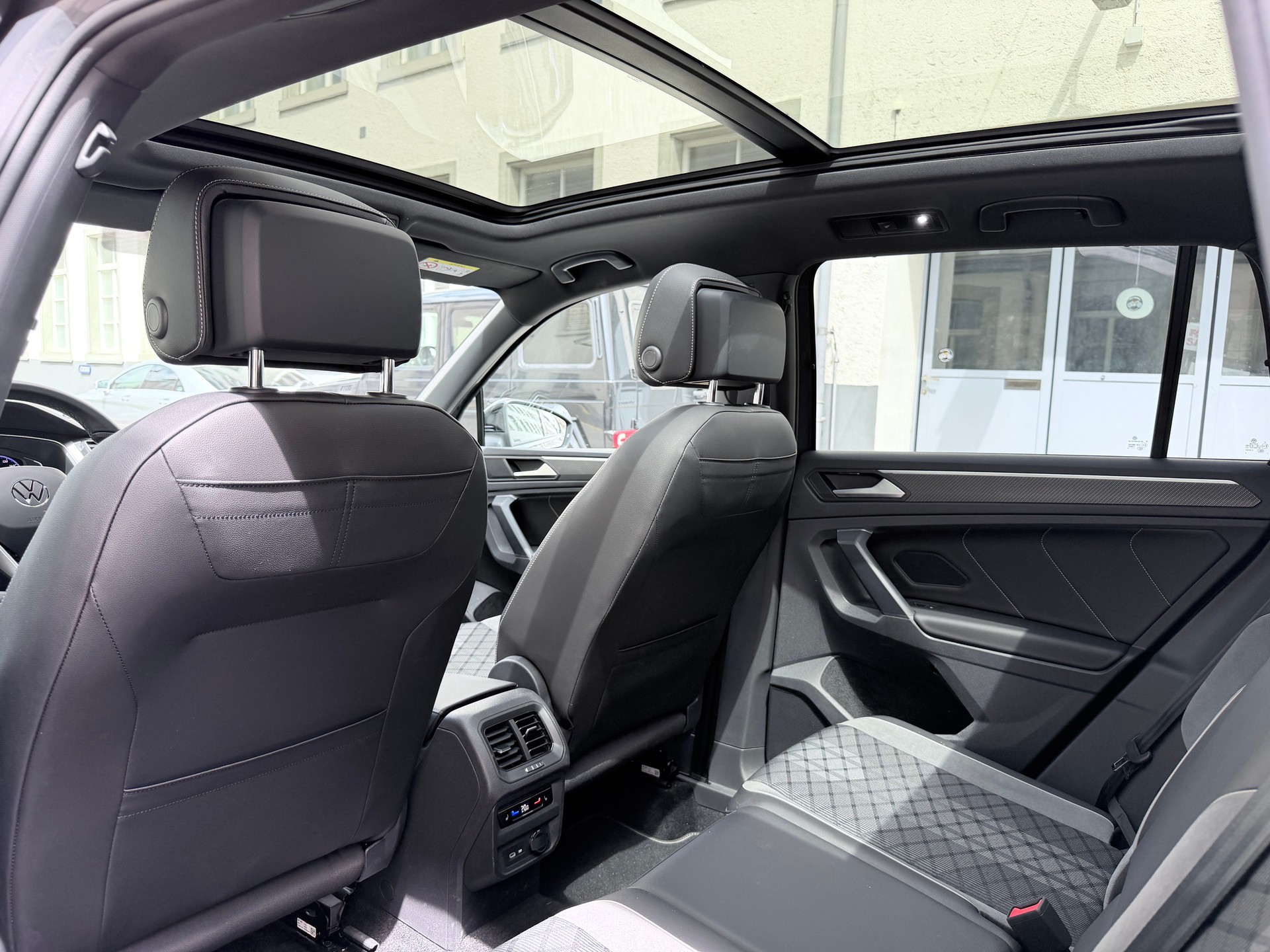 VW Tiguan 2.0TSI R-Line 4Motion DSG-image-15