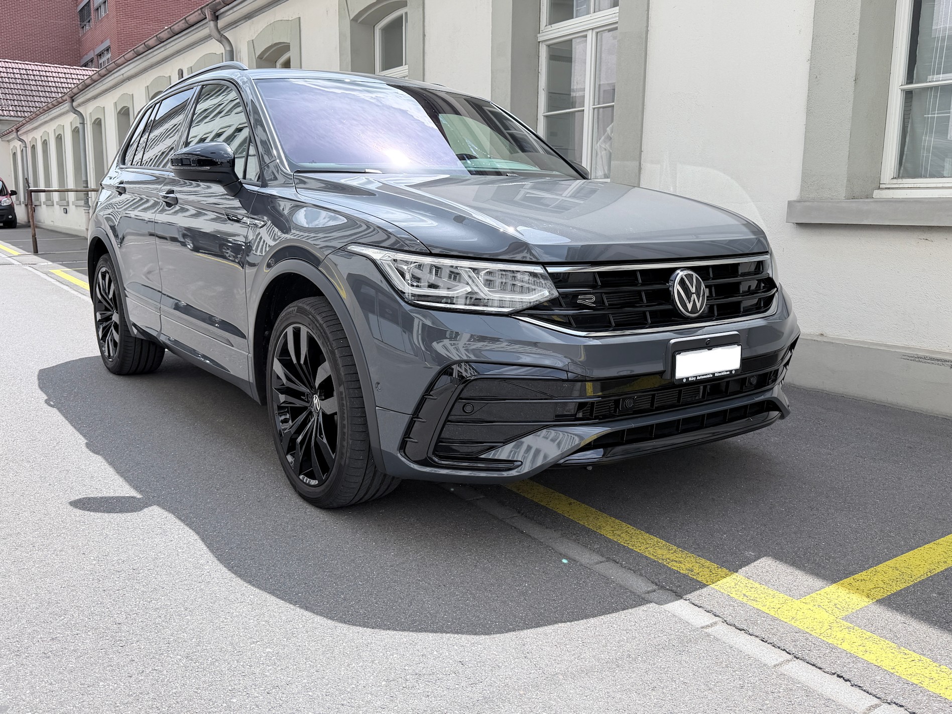 VW Tiguan 2.0TSI R-Line 4Motion DSG-image-2