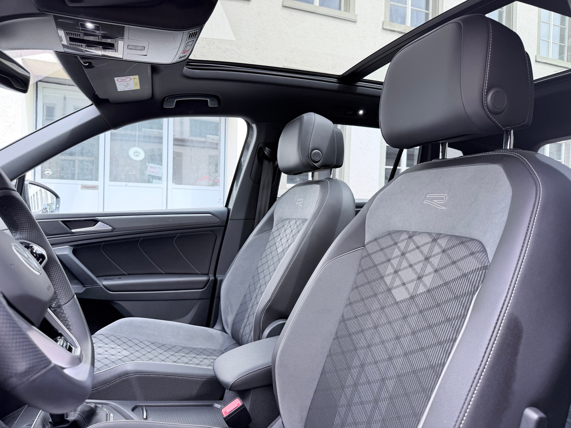 VW Tiguan 2.0TSI R-Line 4Motion DSG-image-13
