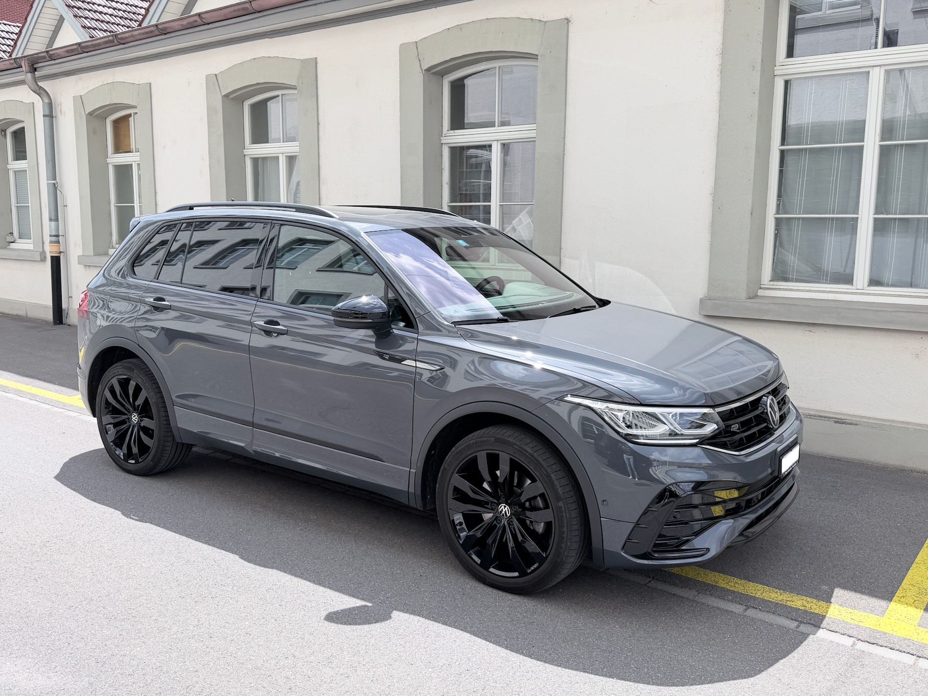 VW Tiguan 2.0TSI R-Line 4Motion DSG-image-1