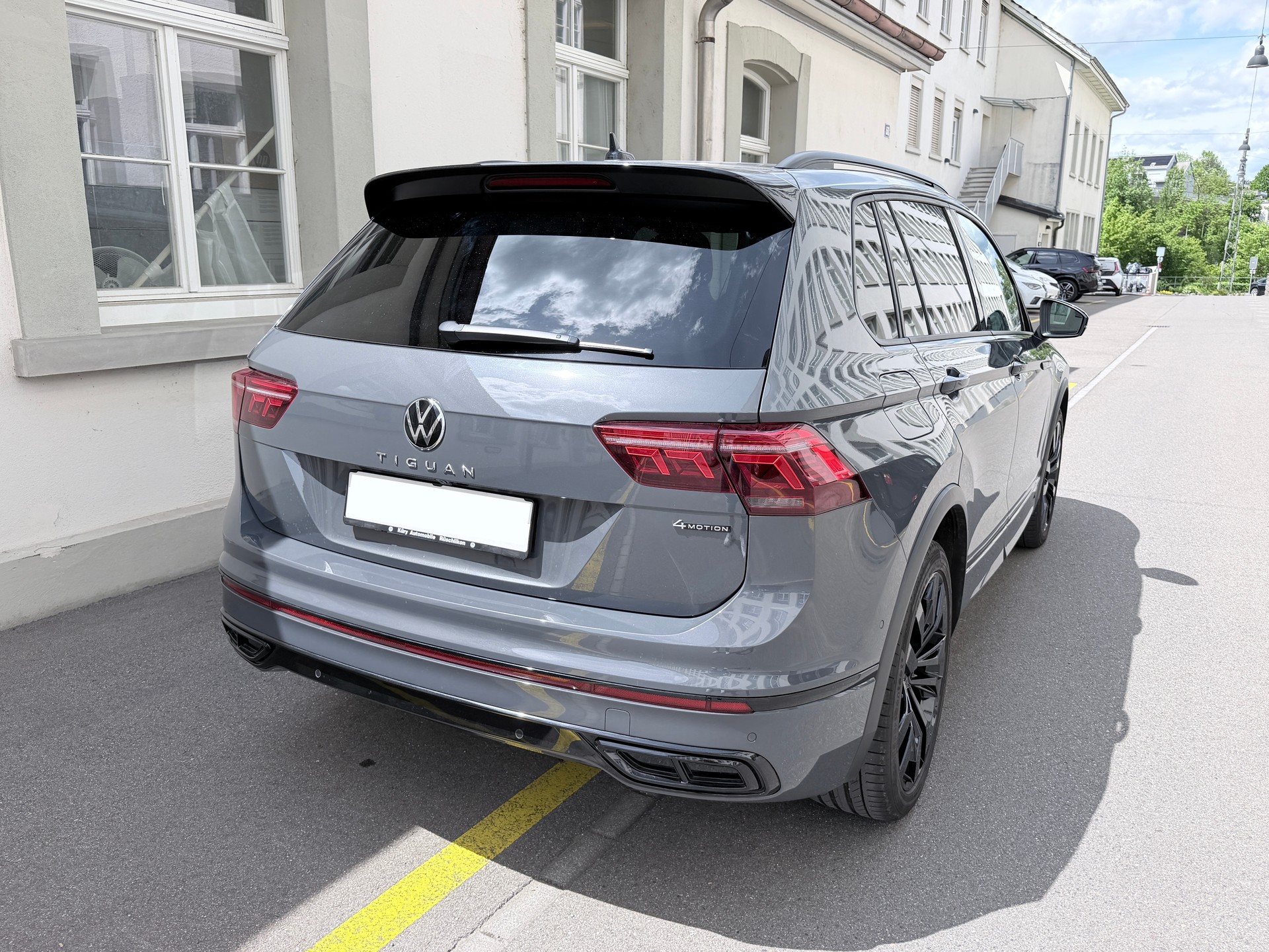VW Tiguan 2.0TSI R-Line 4Motion DSG-image-9