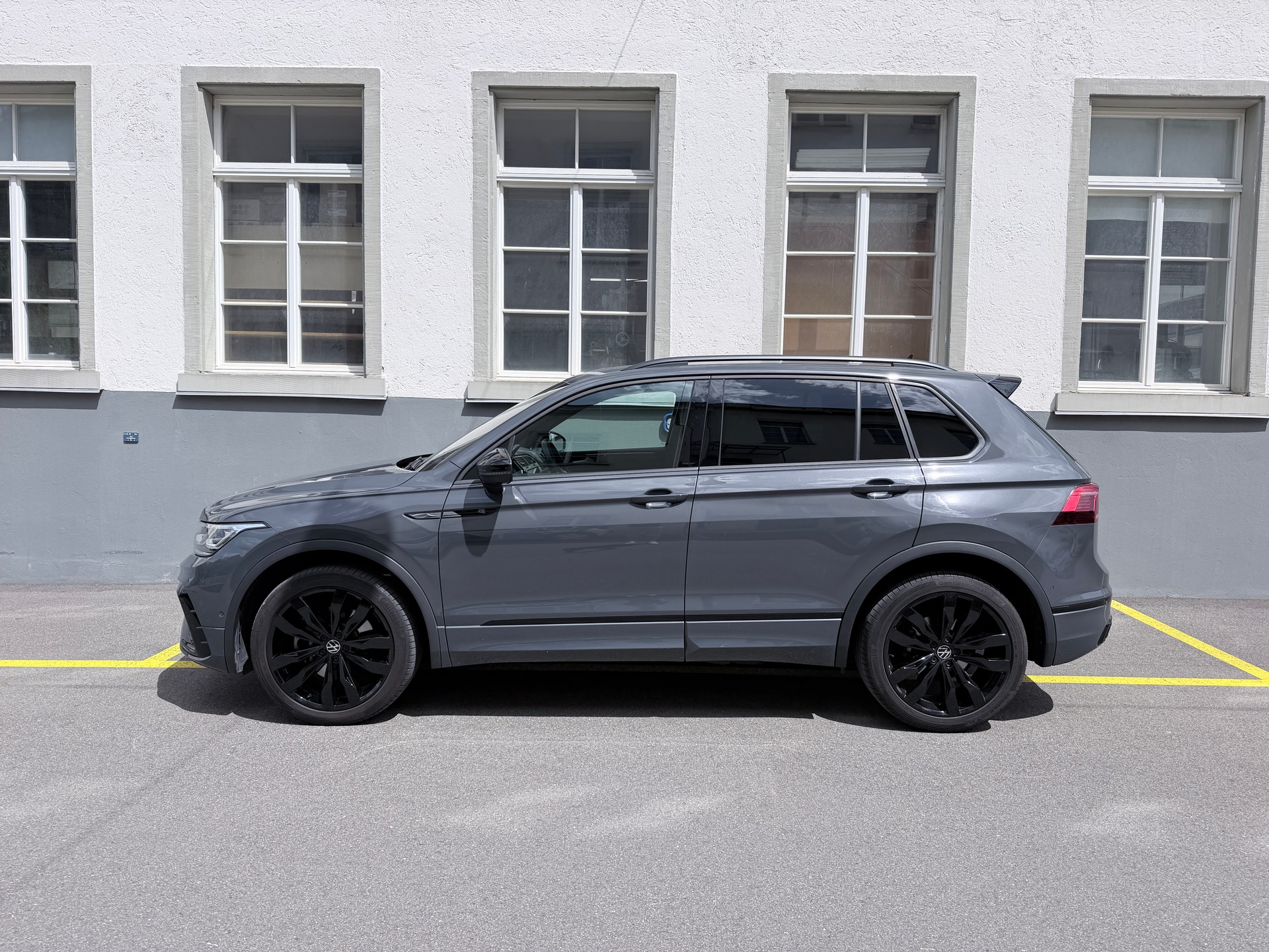 VW Tiguan 2.0TSI R-Line 4Motion DSG-image-6