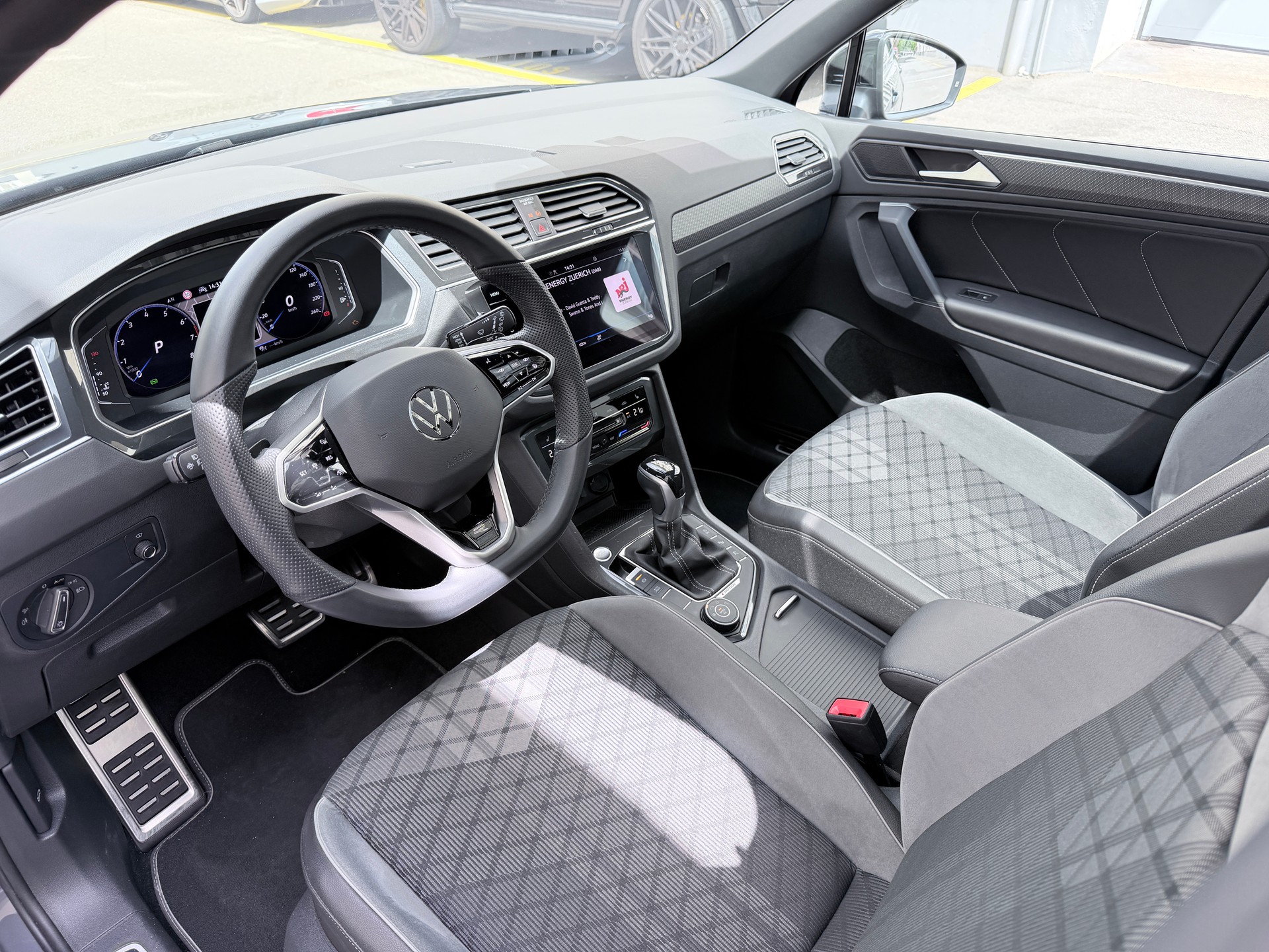 VW Tiguan 2.0TSI R-Line 4Motion DSG-image-16