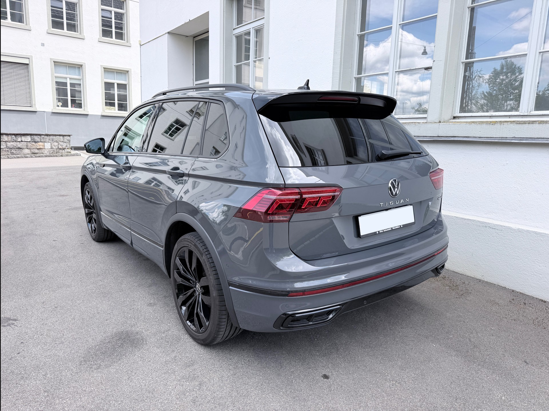 VW Tiguan 2.0TSI R-Line 4Motion DSG-image-7