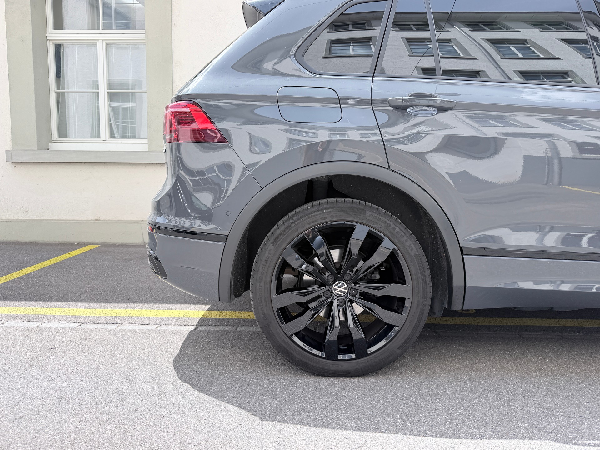 VW Tiguan 2.0TSI R-Line 4Motion DSG-image-11