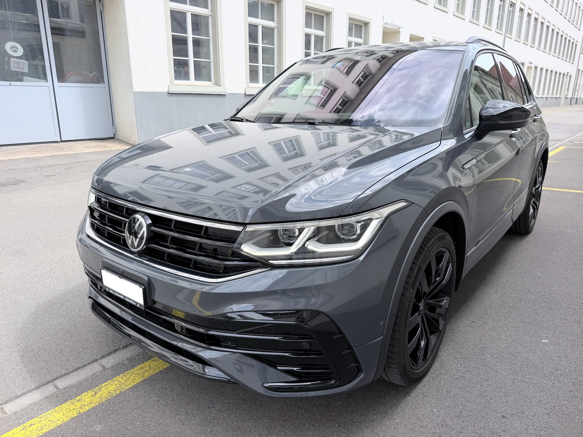 VW Tiguan 2.0TSI R-Line 4Motion DSG-image-5