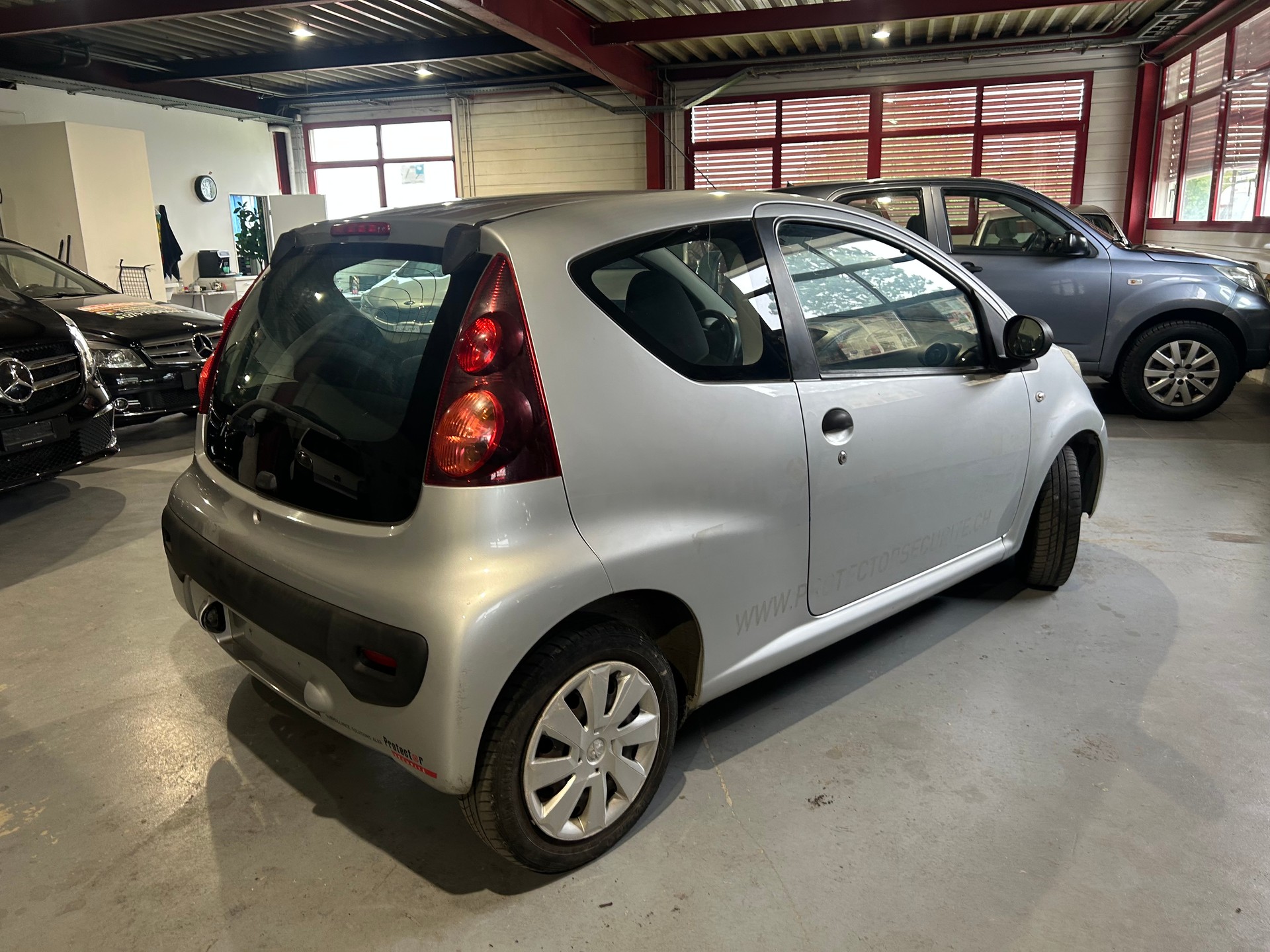 PEUGEOT 107 1.0 Active-image-6