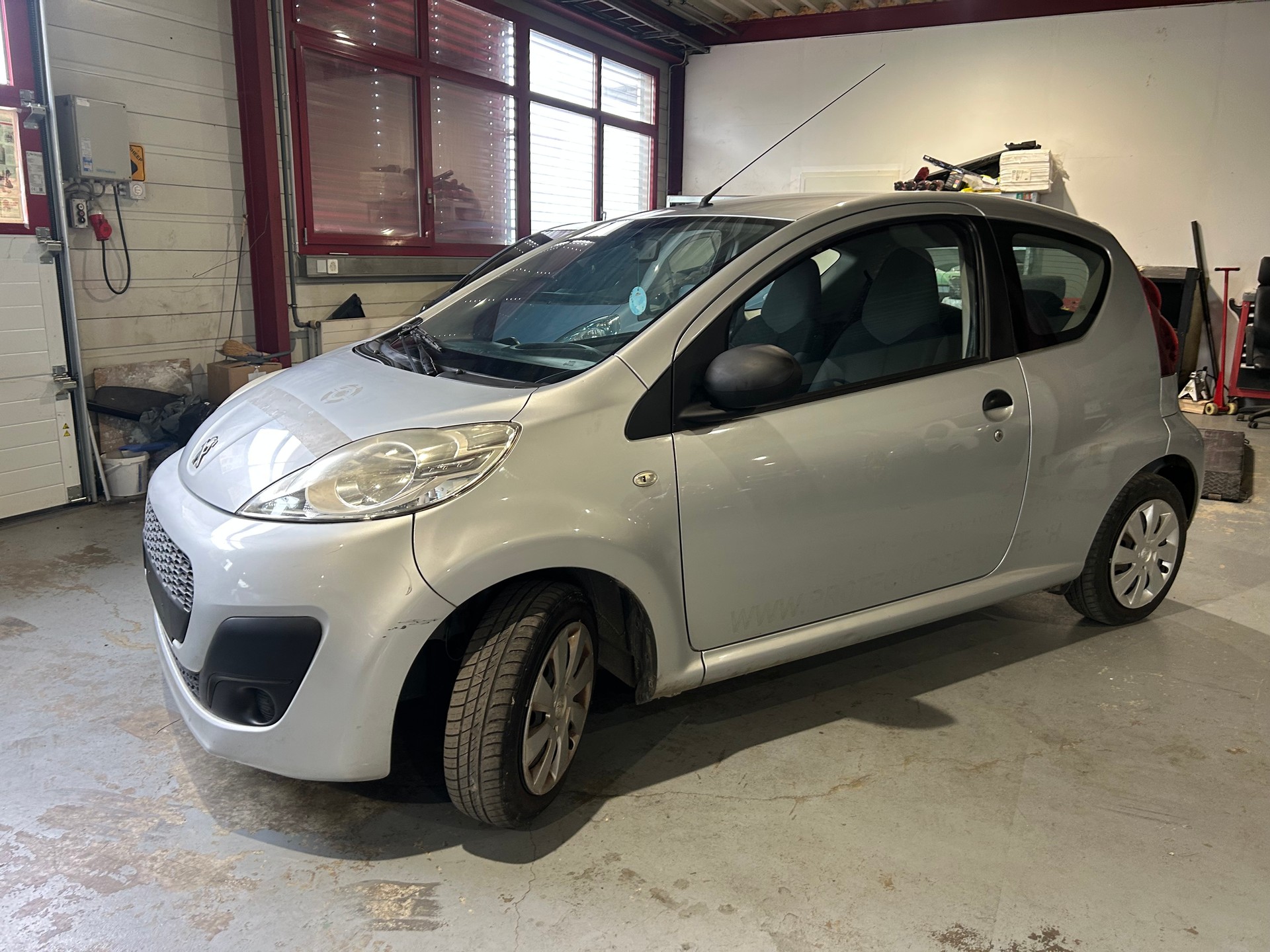 PEUGEOT 107 1.0 Active-image-4