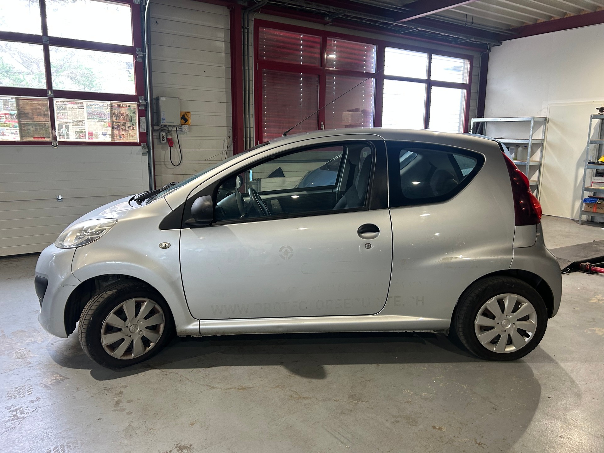 PEUGEOT 107 1.0 Active-image-2