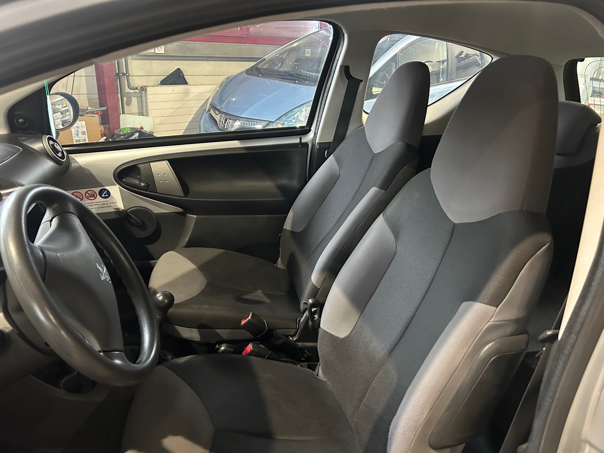 PEUGEOT 107 1.0 Active-image-12