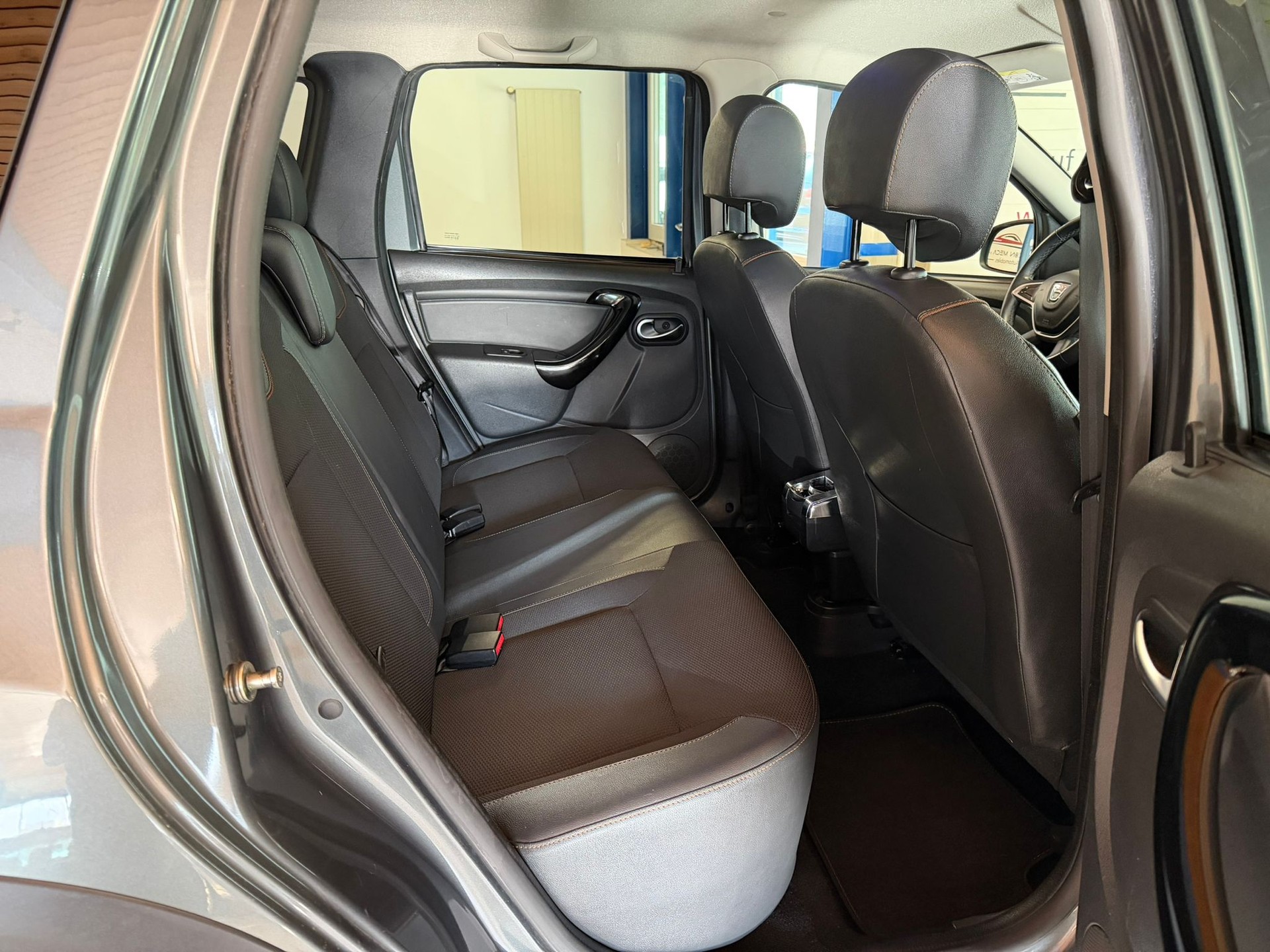 DACIA Duster 1.2 T Ambiance 4x4-image-22