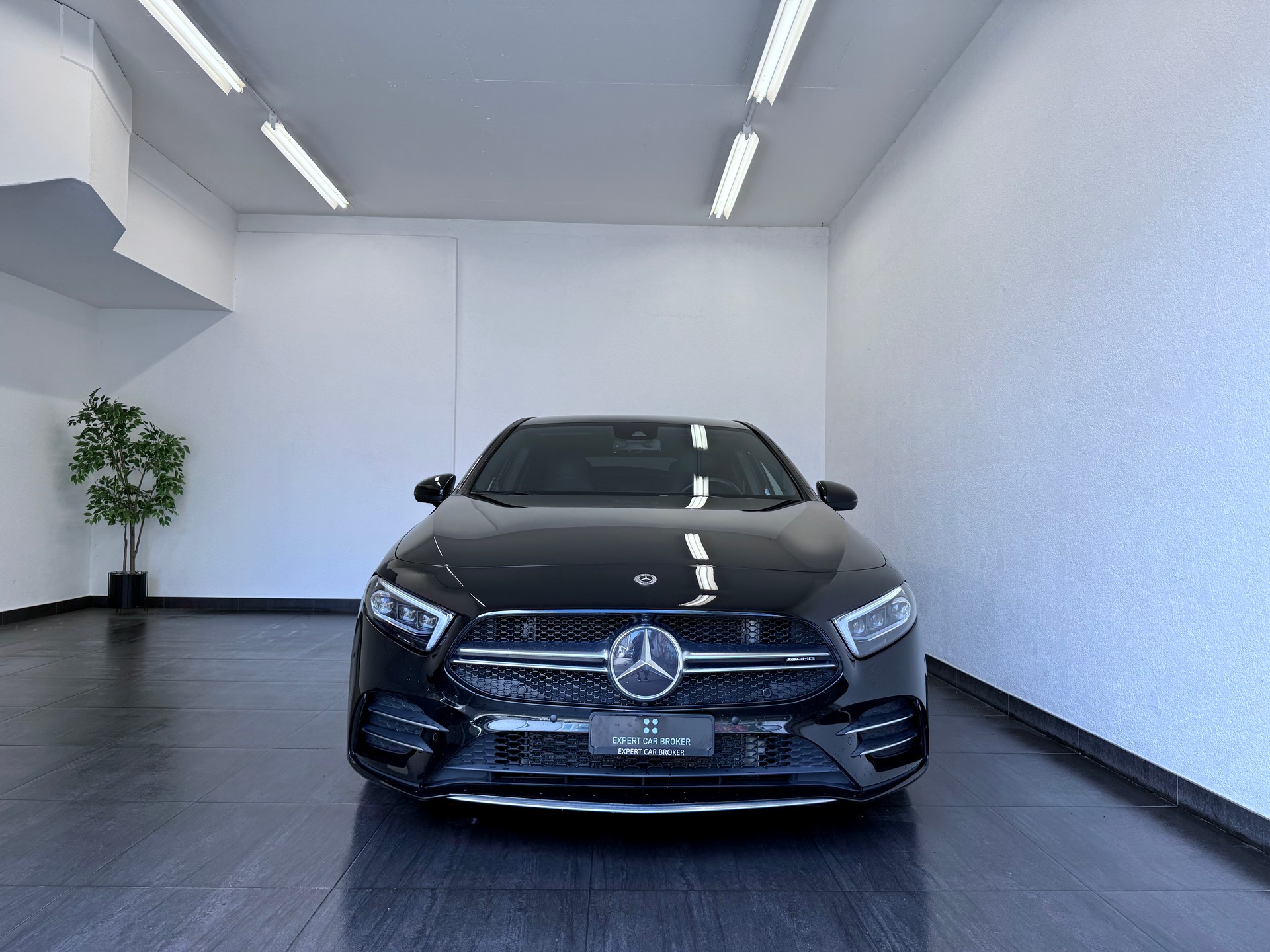 MERCEDES-BENZ A 35 AMG 4Matic Speedshift-image-3