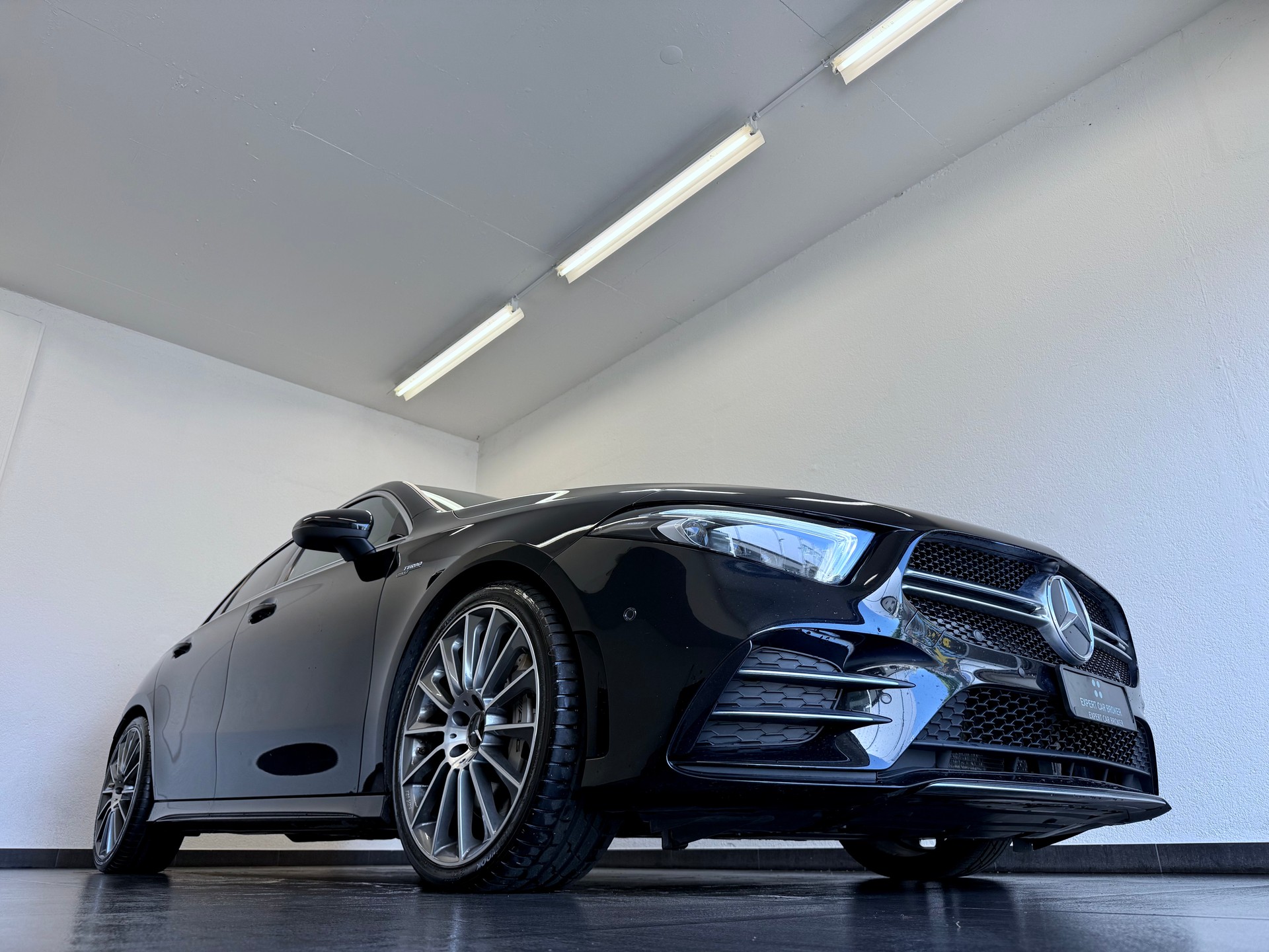 MERCEDES-BENZ A 35 AMG 4Matic Speedshift-image-2