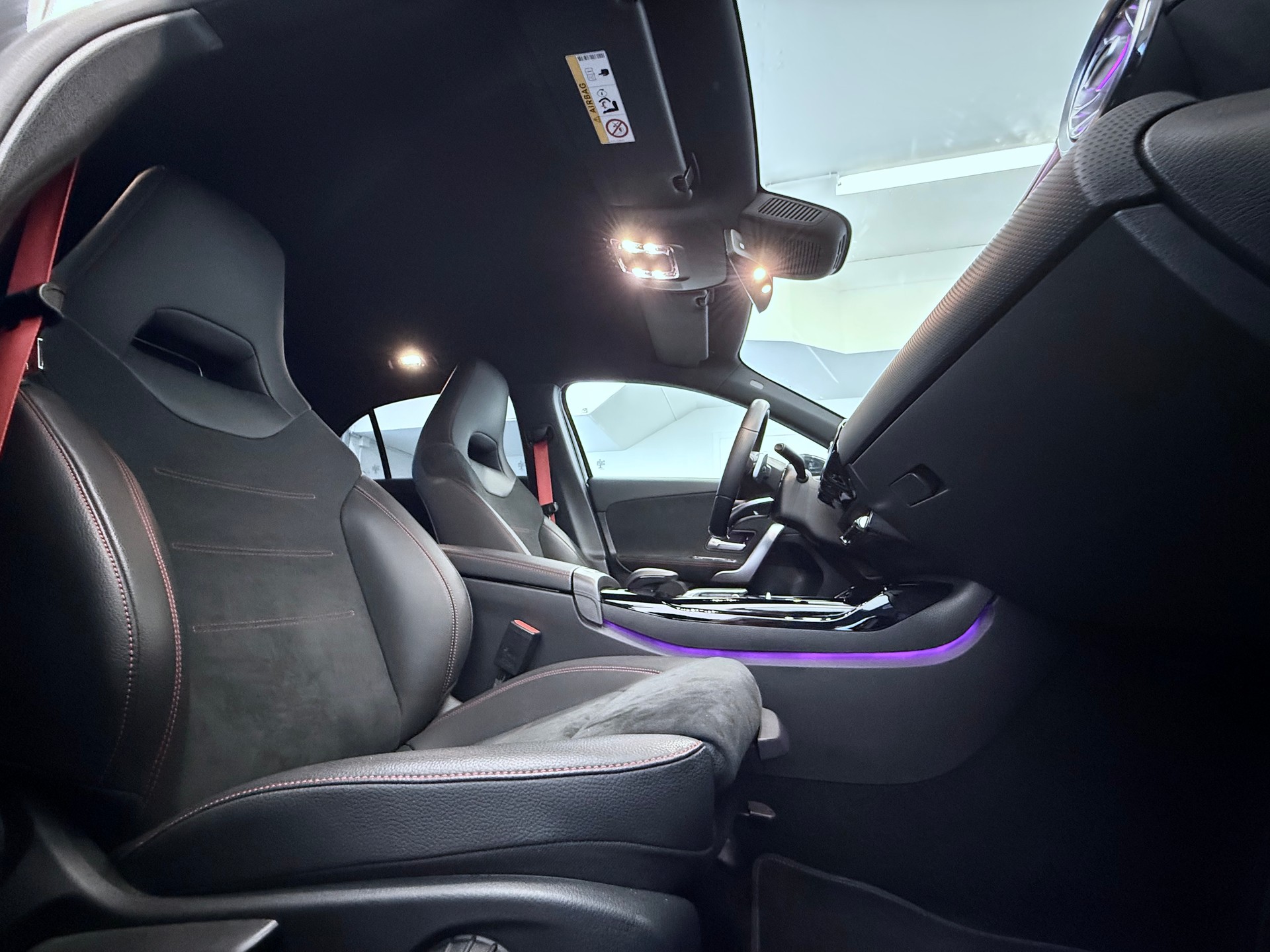 MERCEDES-BENZ A 35 AMG 4Matic Speedshift-image-18