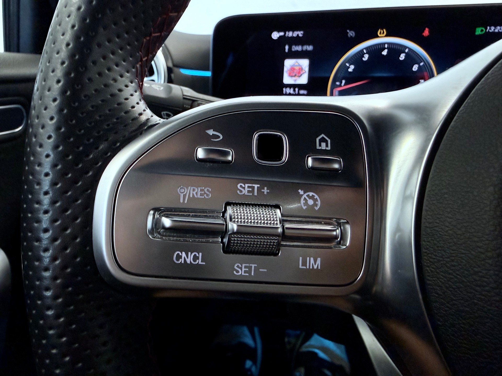 MERCEDES-BENZ A 35 AMG 4Matic Speedshift-image-25