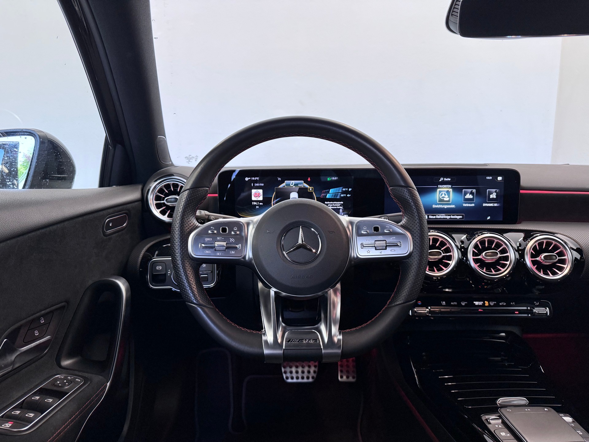 MERCEDES-BENZ A 35 AMG 4Matic Speedshift-image-13