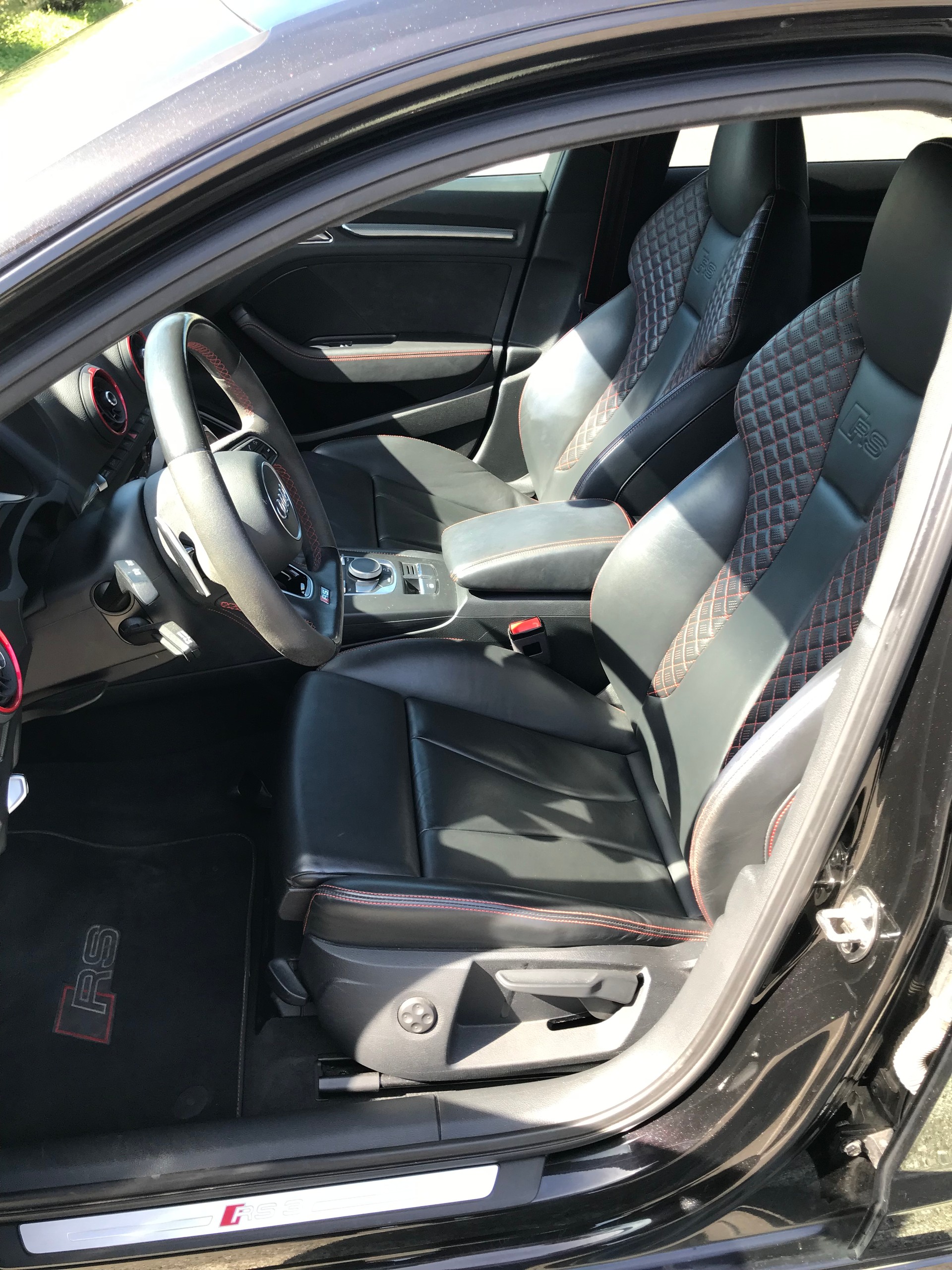 AUDI 2.5 T FSI quattro S-Tronic-image-5