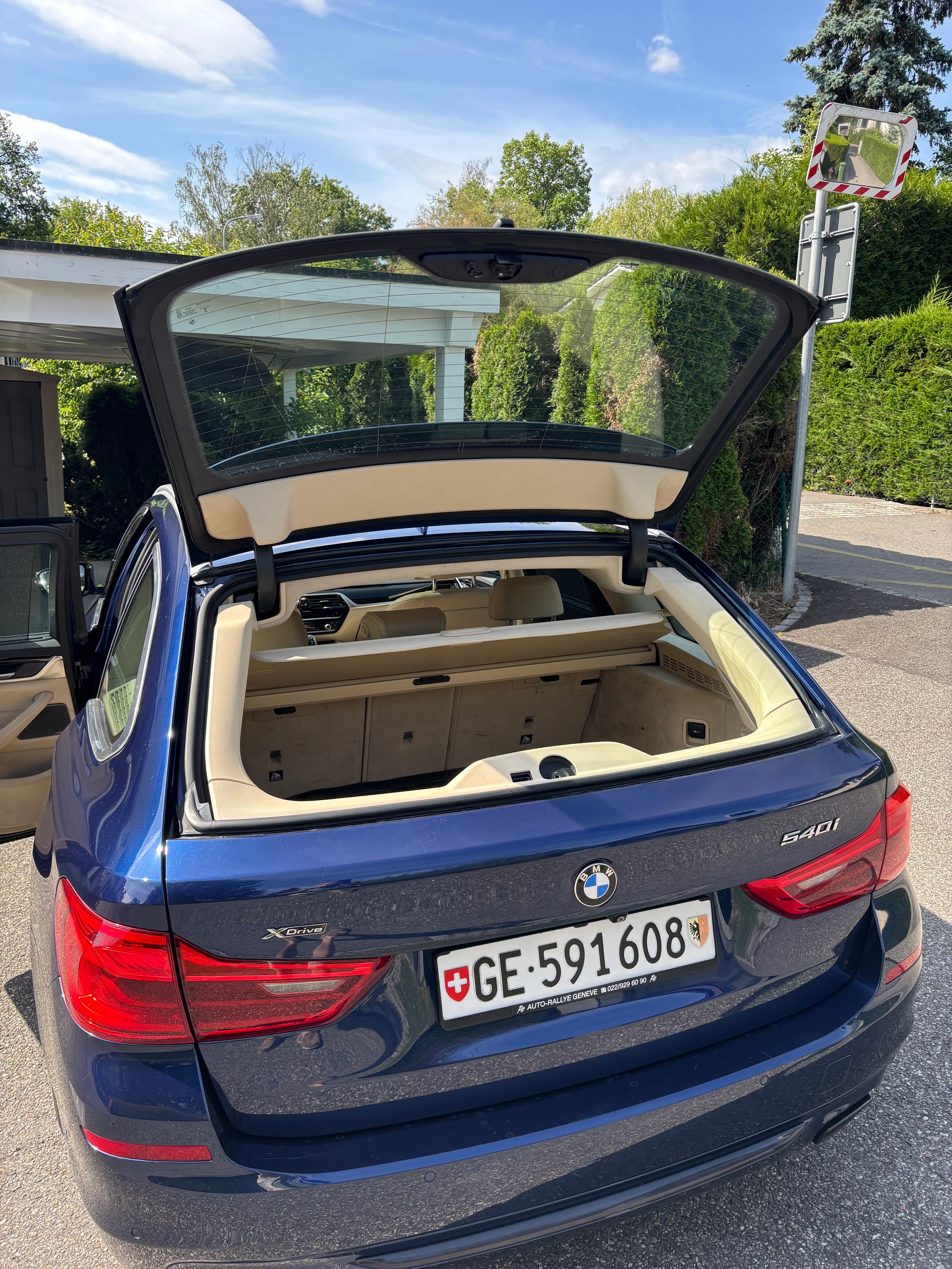 BMW 540i xDrive Sport Line-image-6