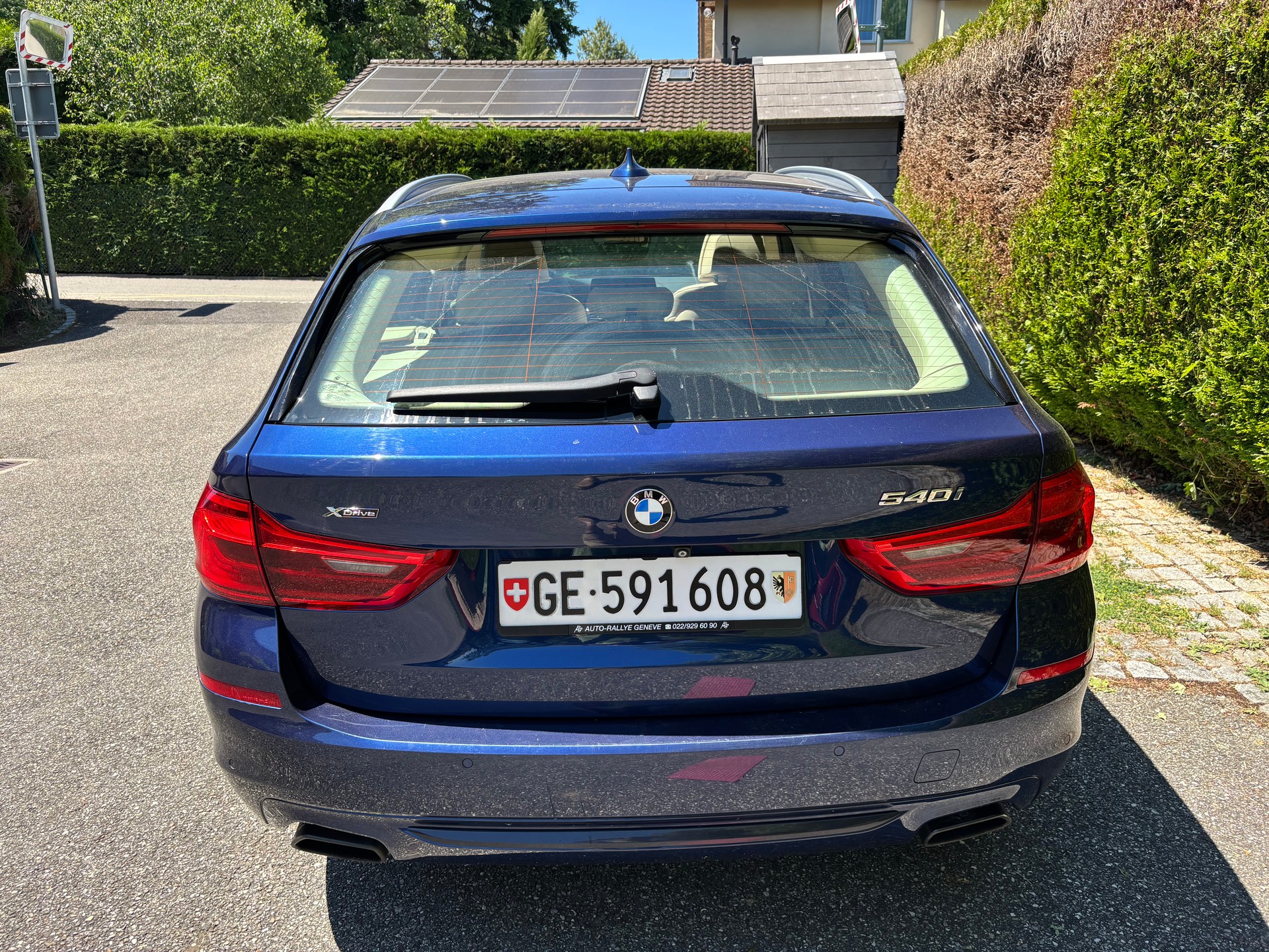 BMW 540i xDrive Sport Line-image-3