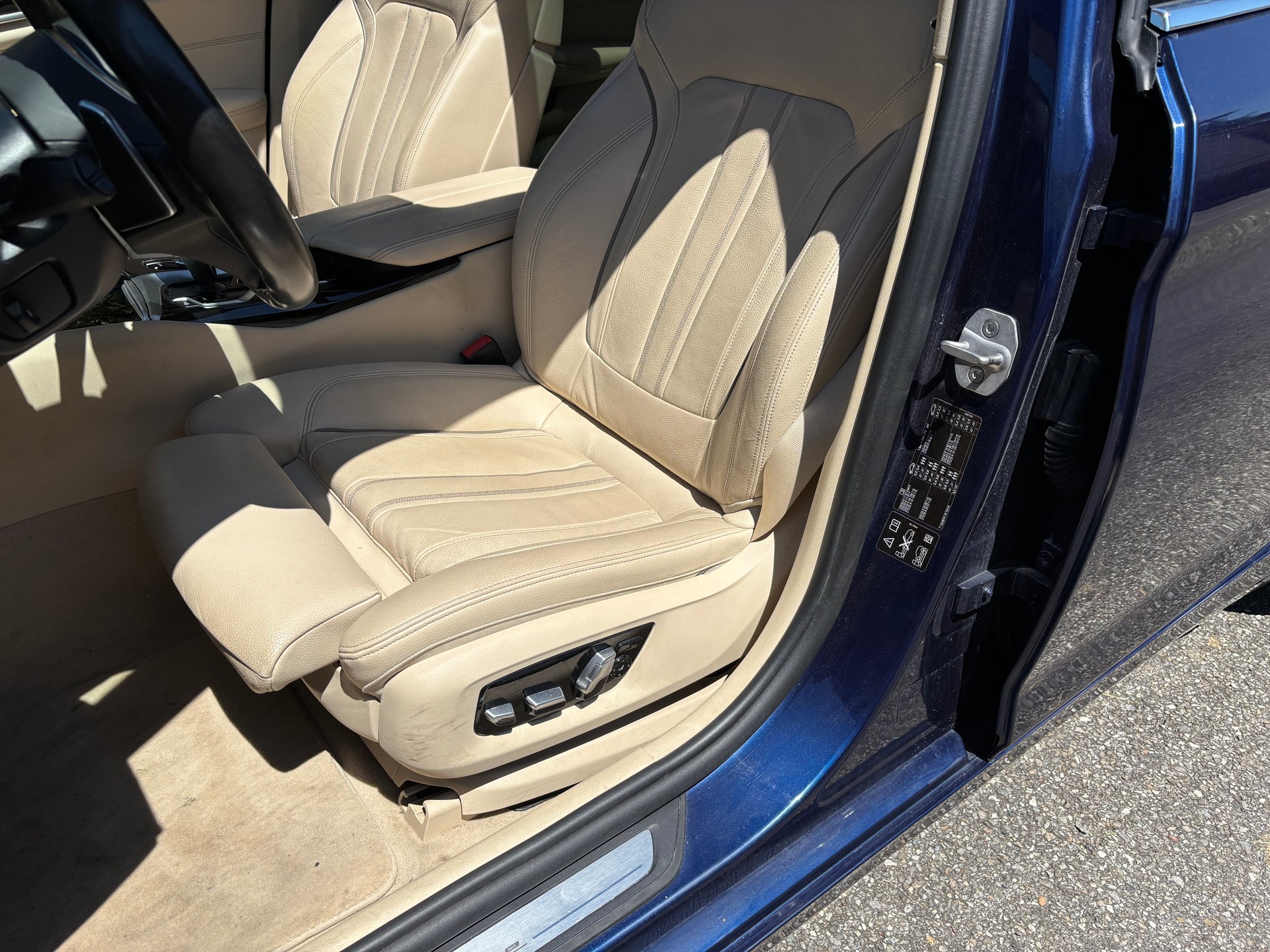 BMW 540i xDrive Sport Line-image-2