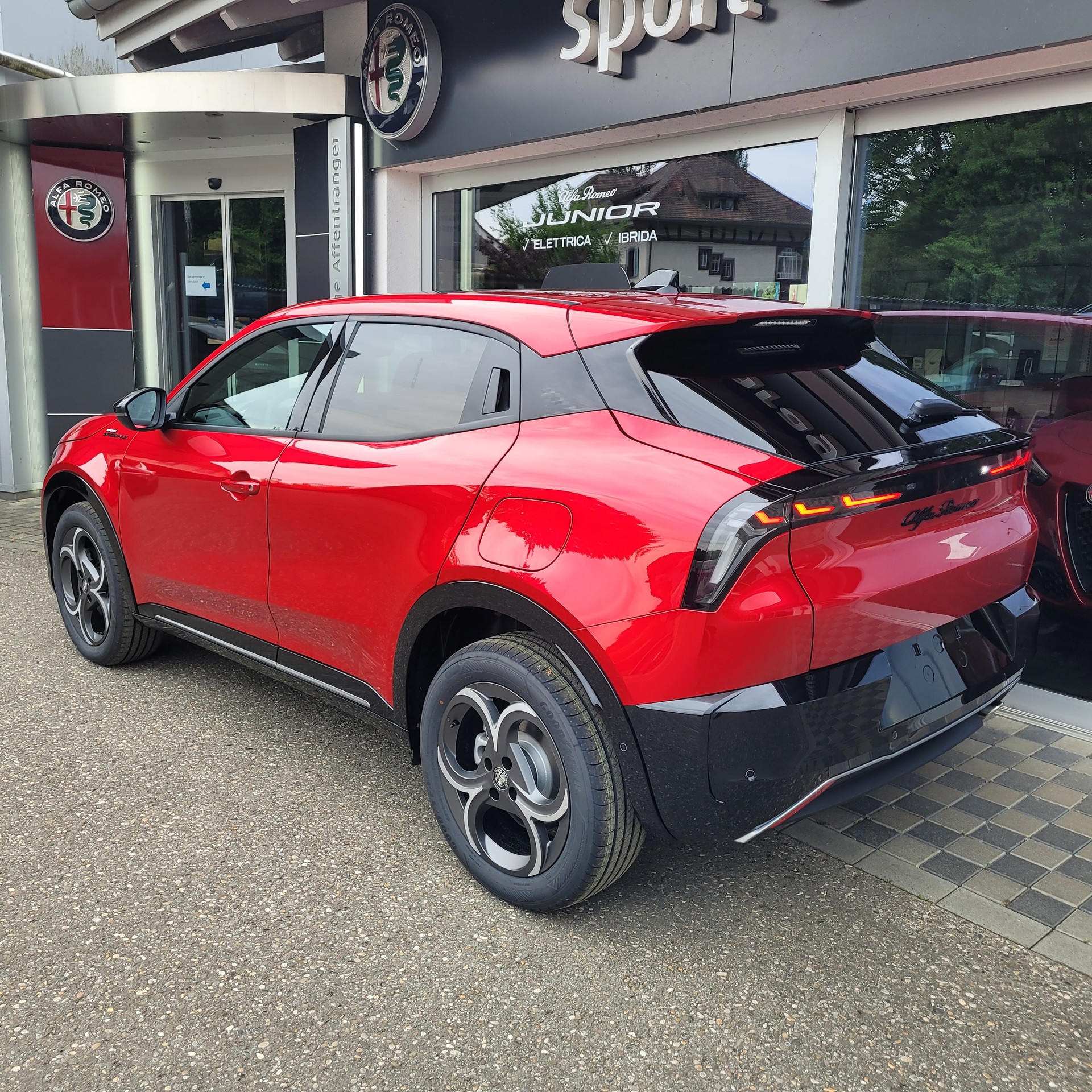 ALFA ROMEO Junior 1.2 48V Hybrid Q4 Sport Speciale-image-3