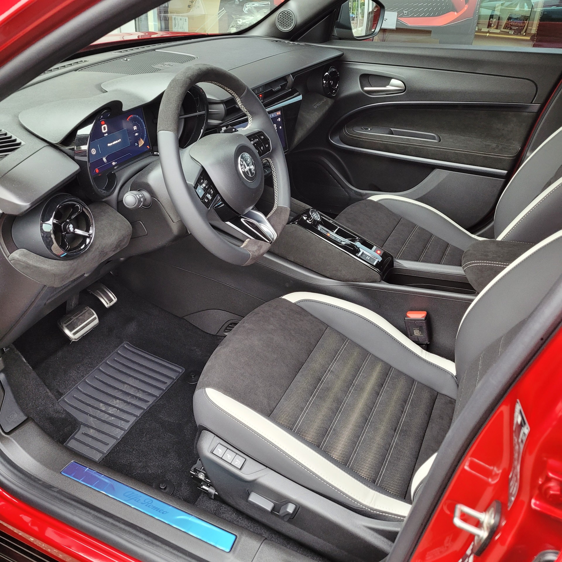 ALFA ROMEO Junior 1.2 48V Hybrid Q4 Sport Speciale-image-8