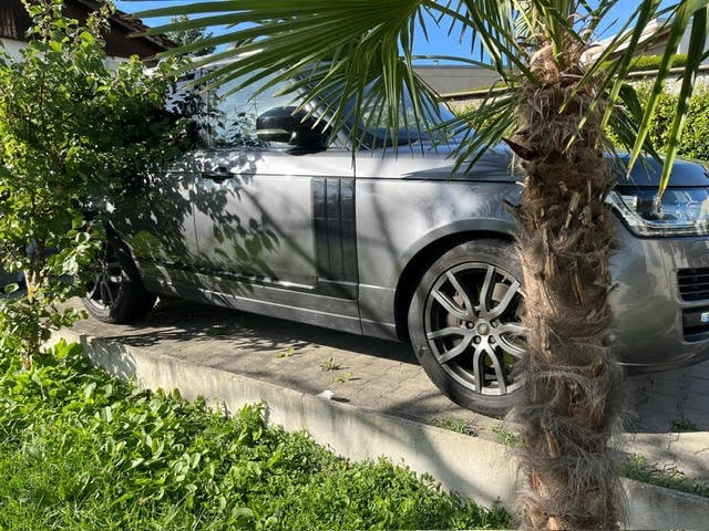 LAND ROVER 4.4 SDV8 Autobiography-image-1