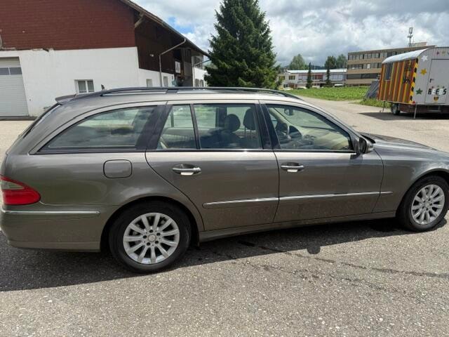 MERCEDES-BENZ E 280 Avantgarde 4Matic Automatic-image-4