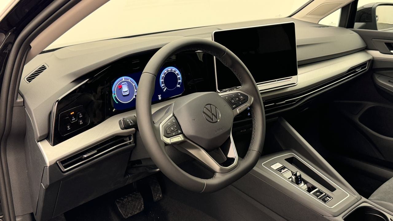 VW Golf VIII 1.5 TSI PHEV Limited-image-6