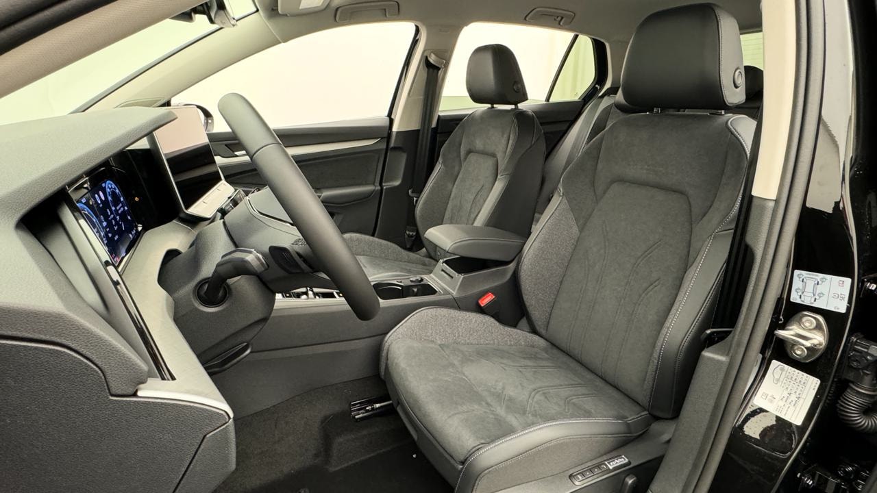 VW Golf VIII 1.5 TSI PHEV Limited-image-4