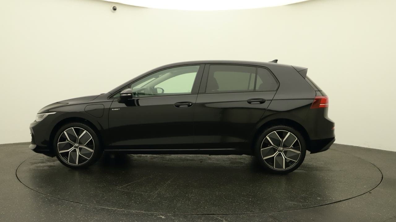 VW Golf VIII 1.5 TSI PHEV Limited-image-1