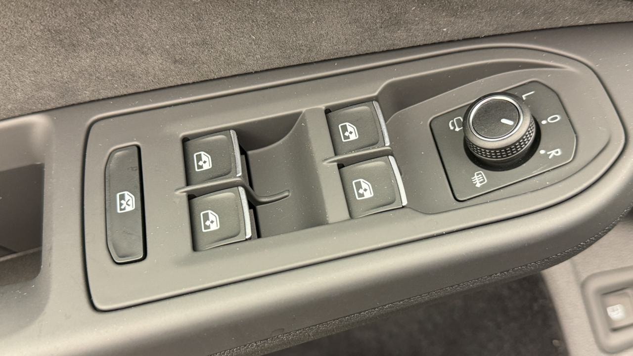 VW Golf VIII 1.5 TSI PHEV Limited-image-8