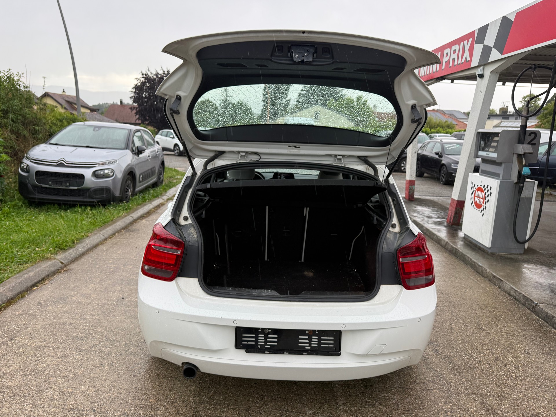 BMW 118i-image-8