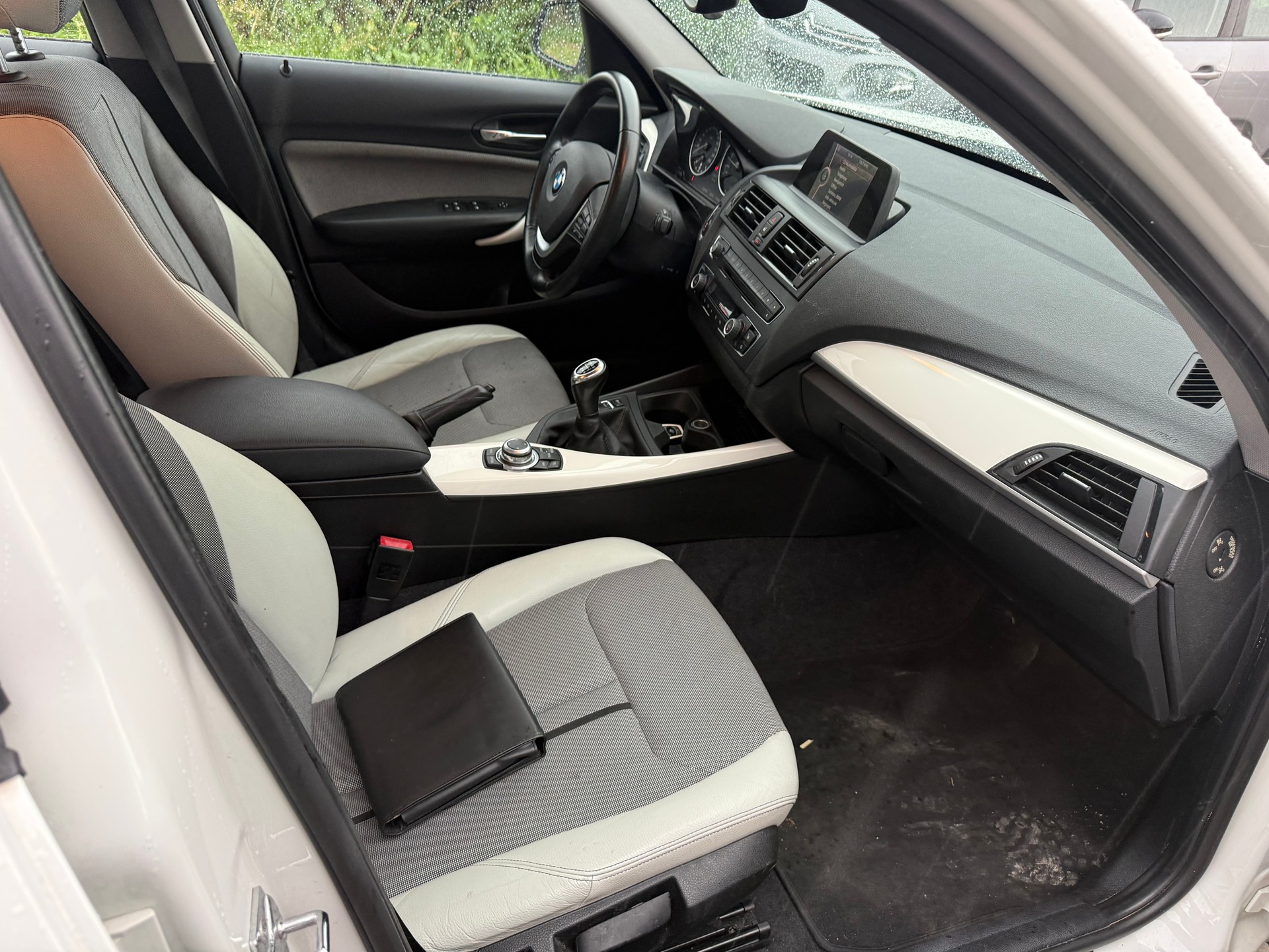 BMW 118i-image-6