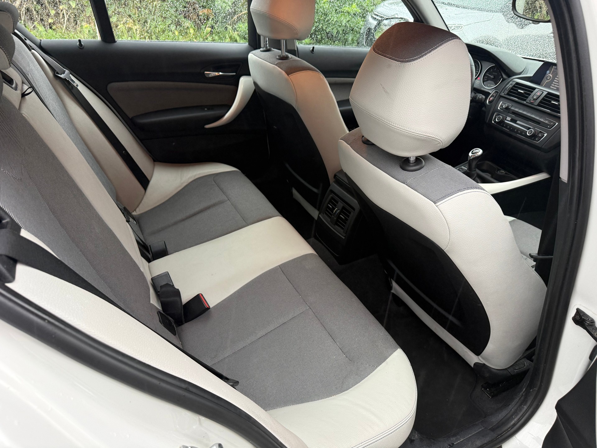 BMW 118i-image-7