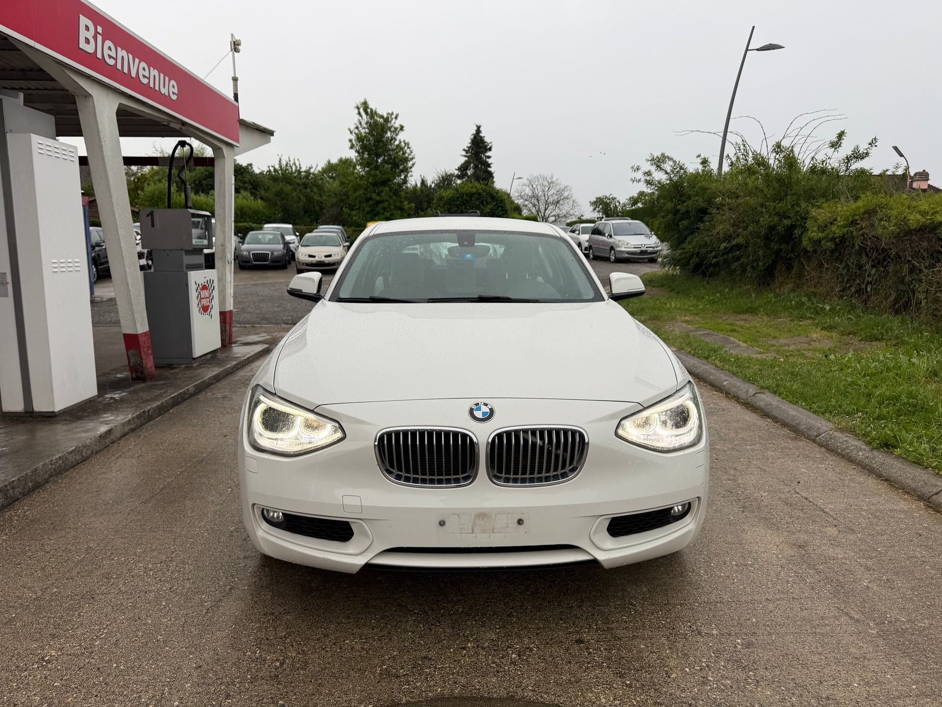 BMW 118i-image-0