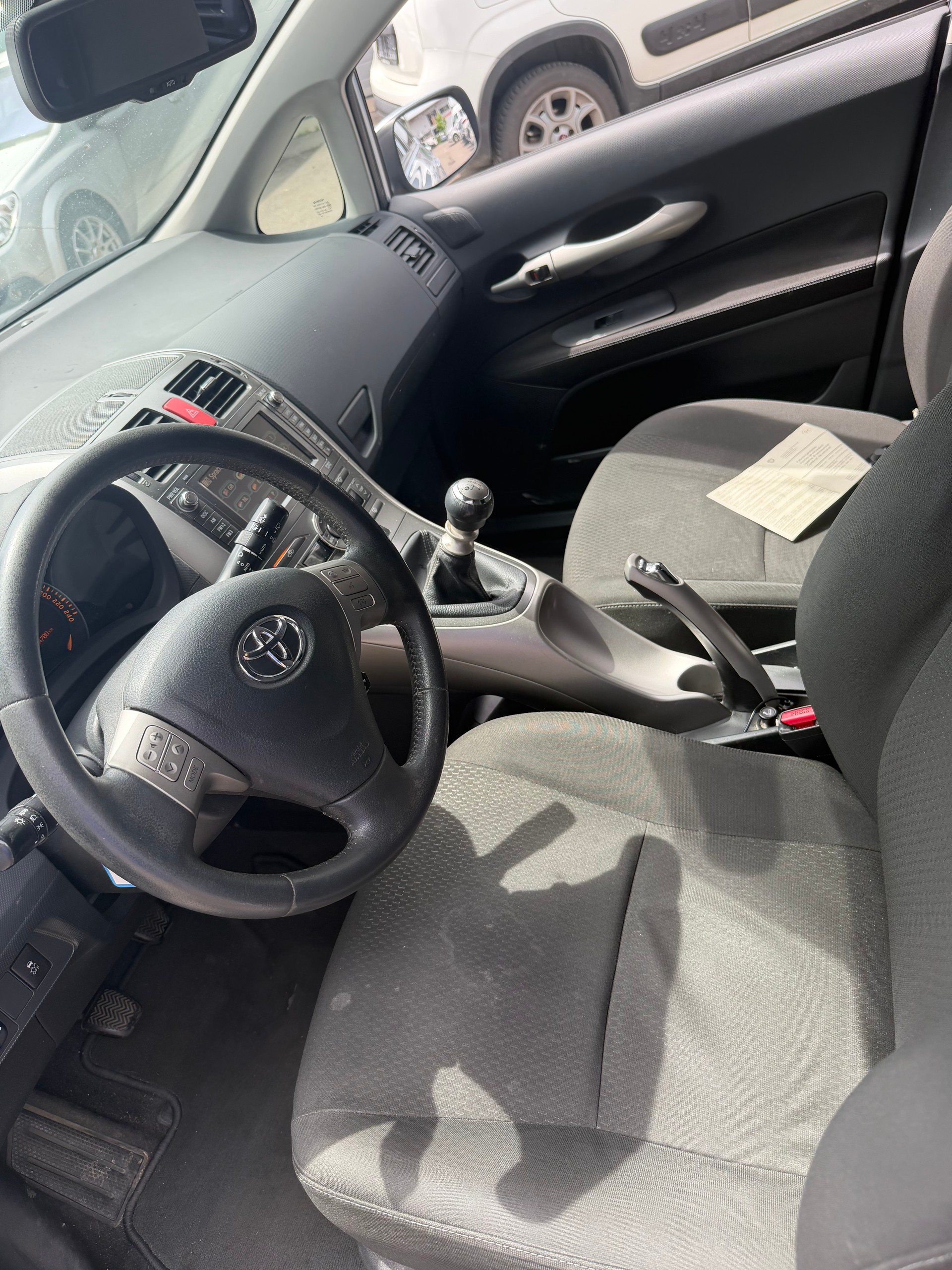 TOYOTA Auris 2.2 D-4D CleanPower Linea Sol Premium-image-8