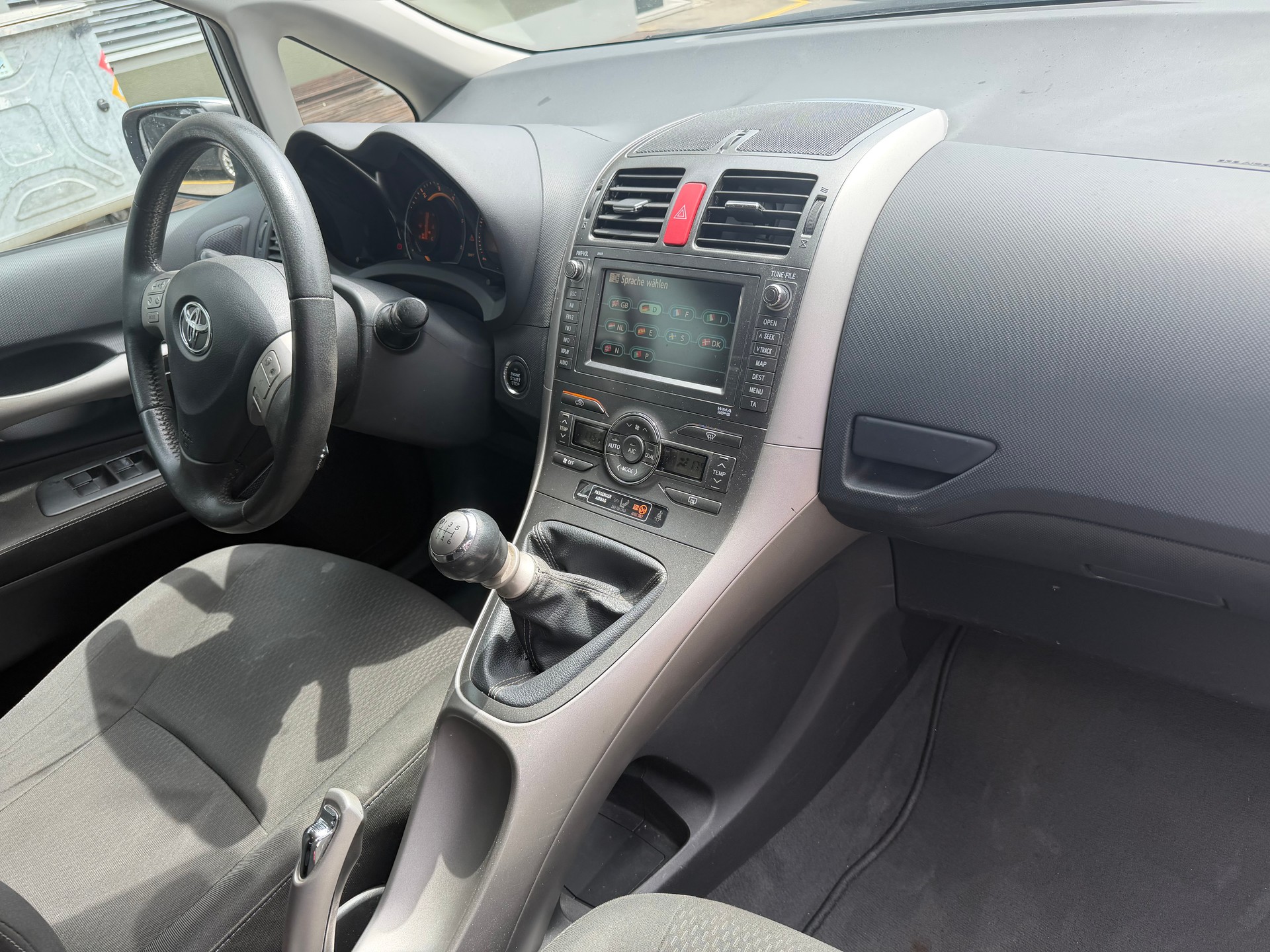 TOYOTA Auris 2.2 D-4D CleanPower Linea Sol Premium-image-6