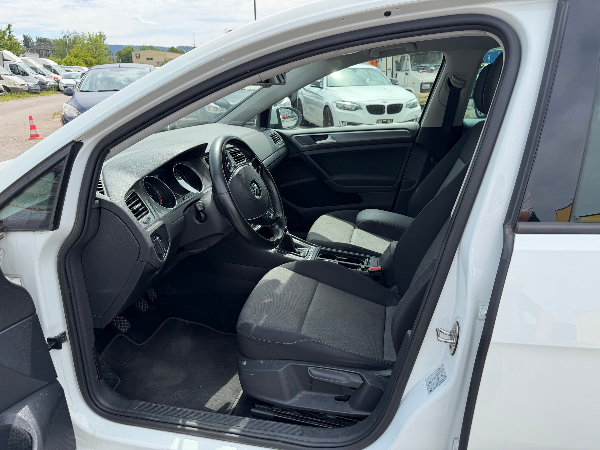 VW GOLF-image-10