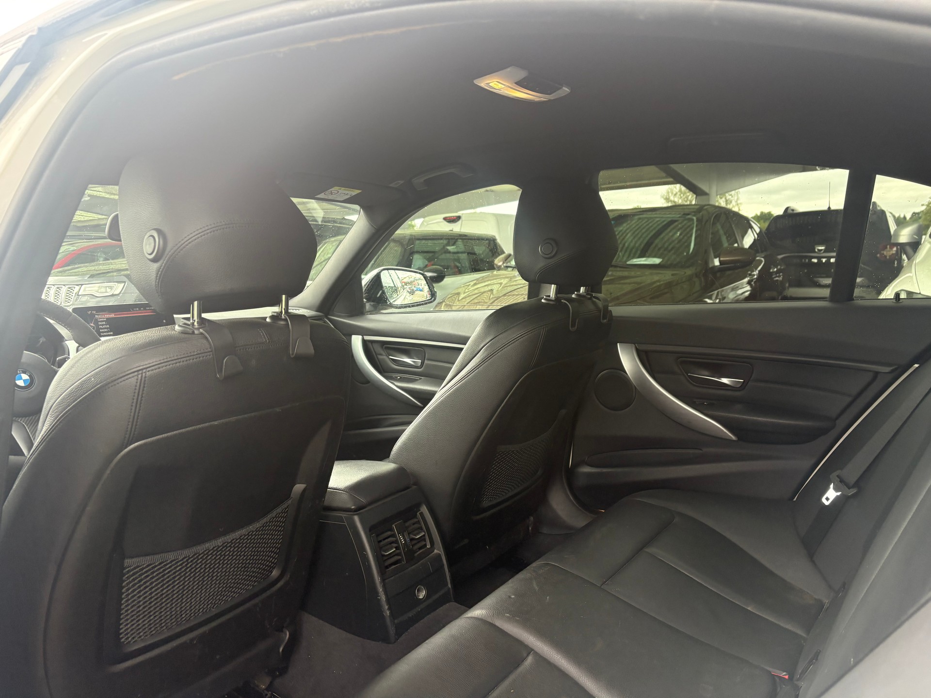 BMW 330d xDrive Modern Line Steptronic-image-7