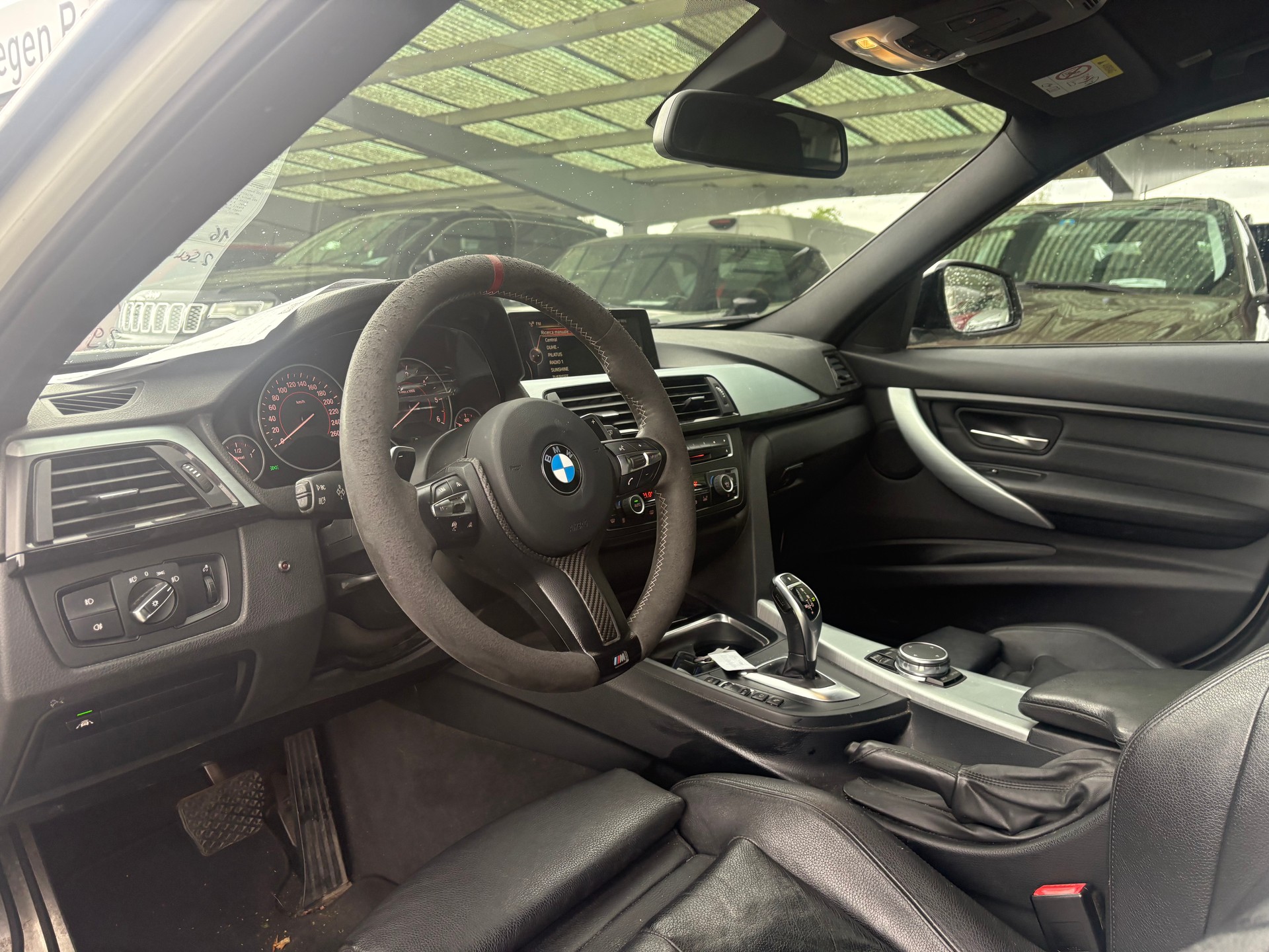 BMW 330d xDrive Modern Line Steptronic-image-5