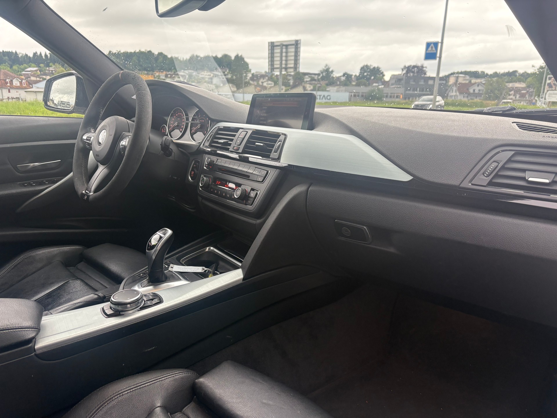 BMW 330d xDrive Modern Line Steptronic-image-9