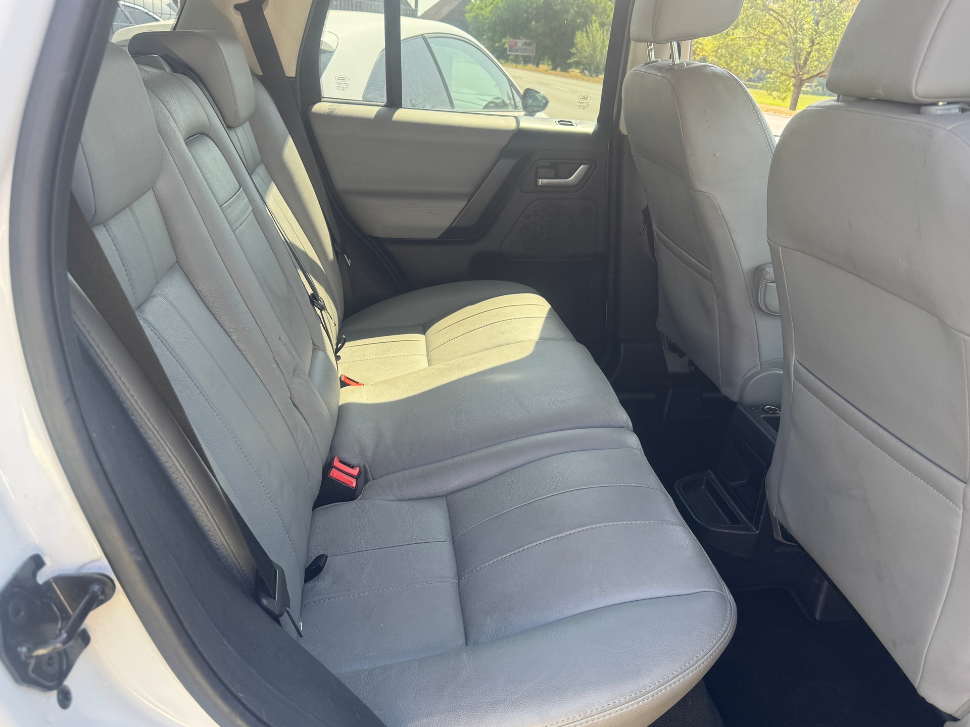 LAND ROVER Freelander 2.2 SD4 S Automatic-image-8