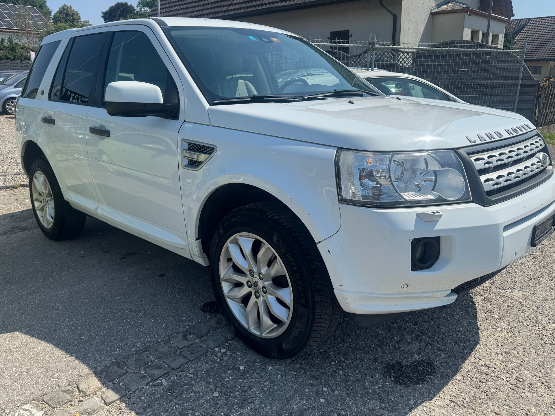 LAND ROVER Freelander 2.2 SD4 S Automatic-image-2